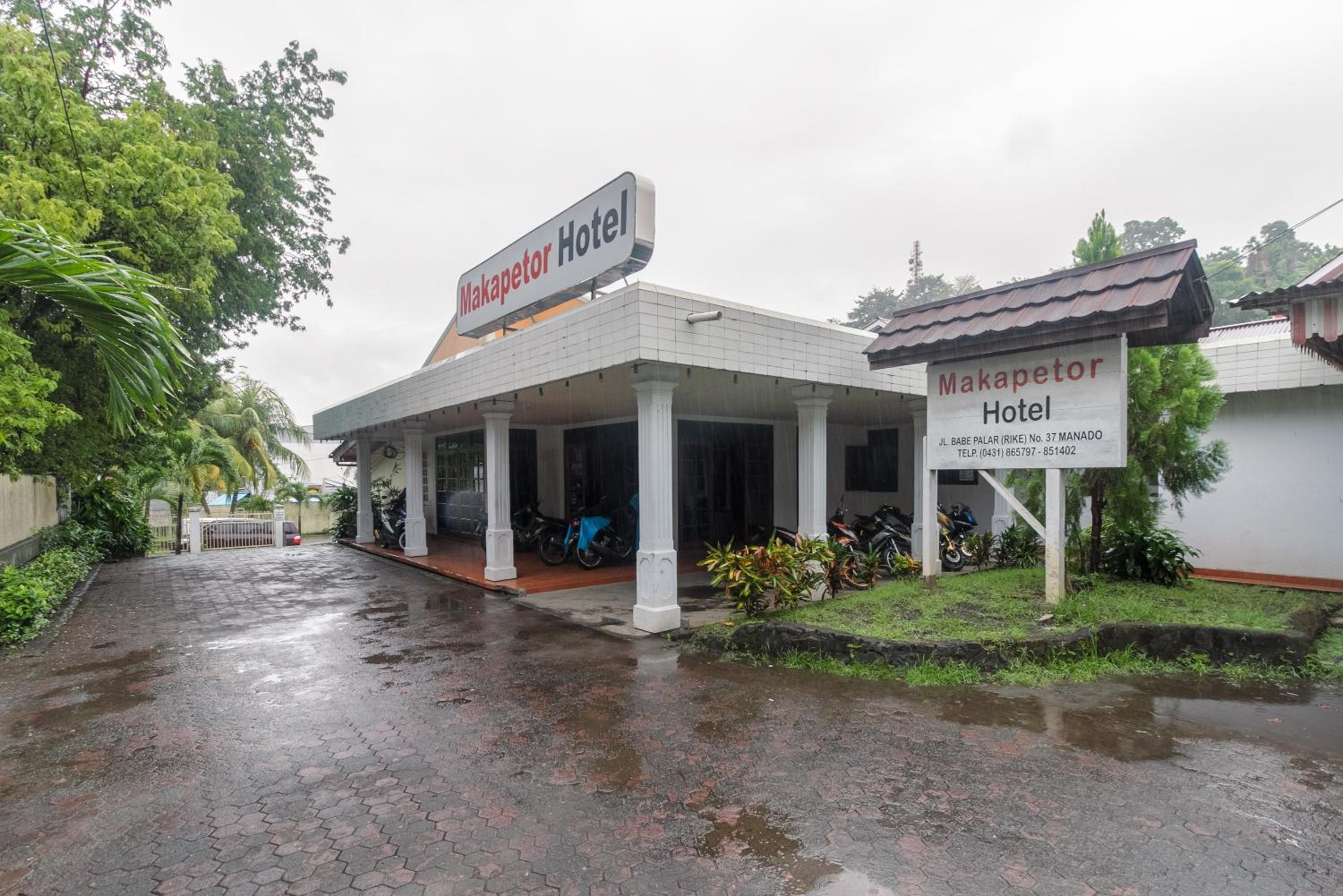 Hotel RedDoorz at Jalan Babepalar Rike Manado - Image 1