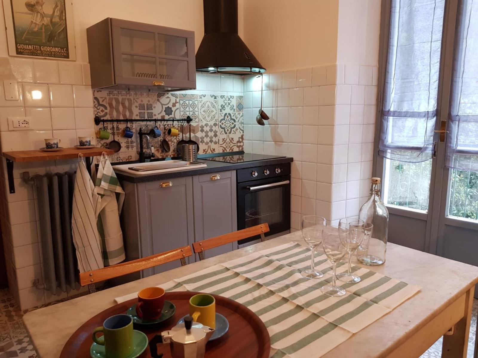 Medieval Pieve, holiday home with garden, WiFi & parking