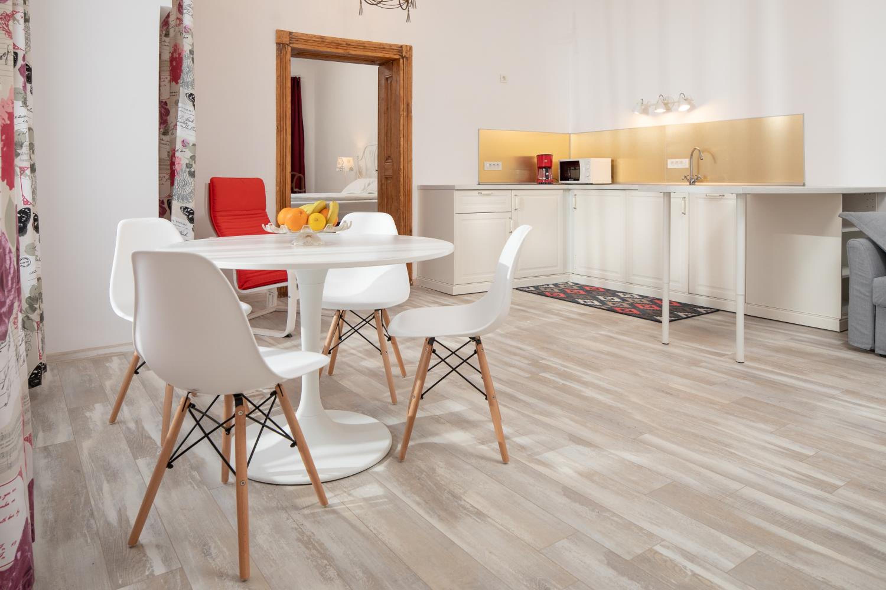 Hirscher Apartments - Image 2