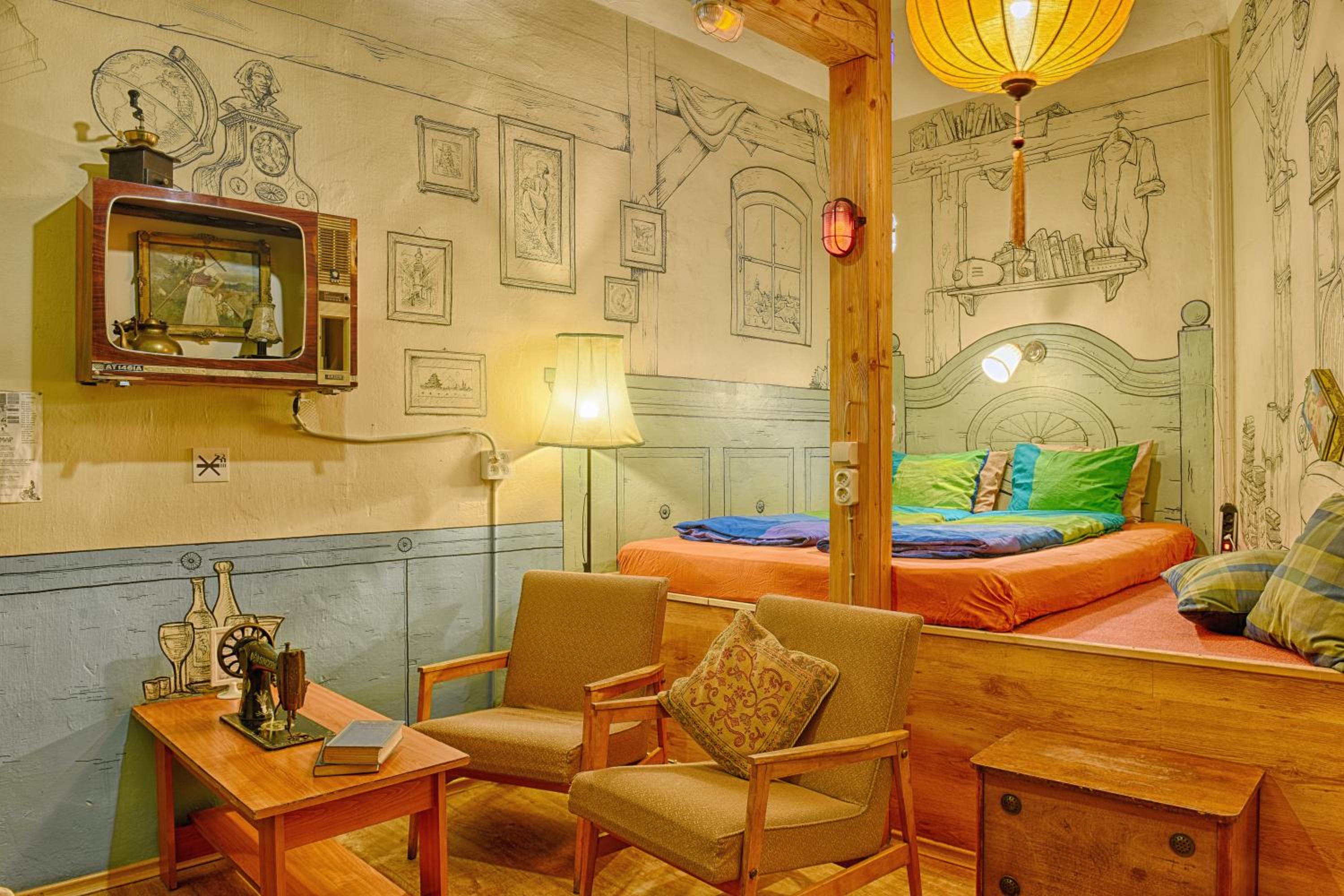 Lavender Circus Hostel, Doubles & Ensuites view 5