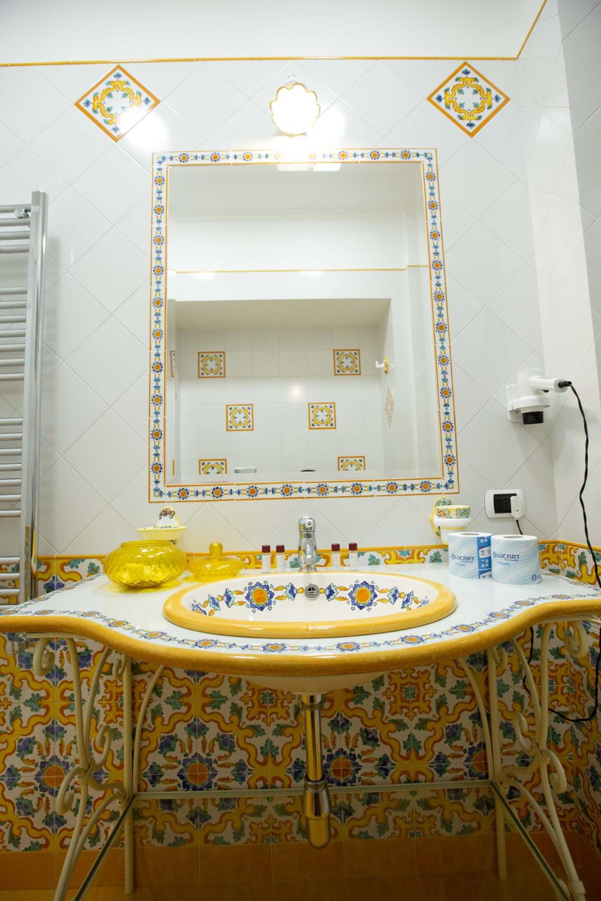 La Corte dei Borboni by Dimorra