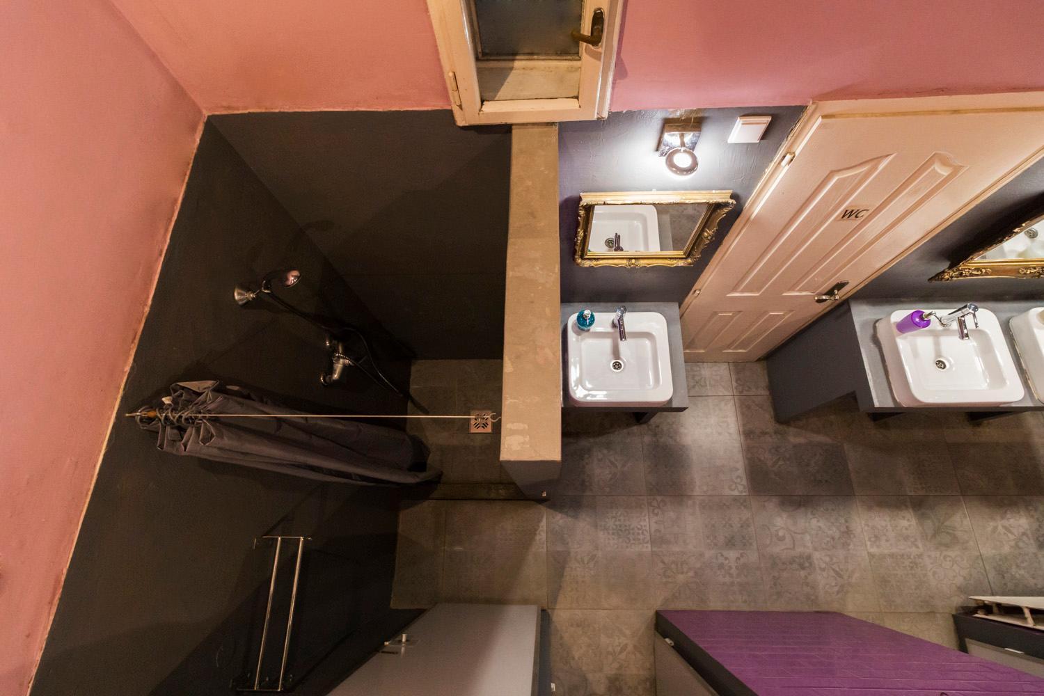Baroque Hostel & Coworking