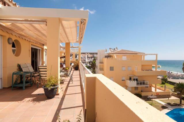 Spectacular penthouse in front of the sea, 200 m2 terrace - Arruzafa Playa