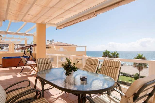 Spectacular penthouse in front of the sea, 200 m2 terrace - Arruzafa Playa