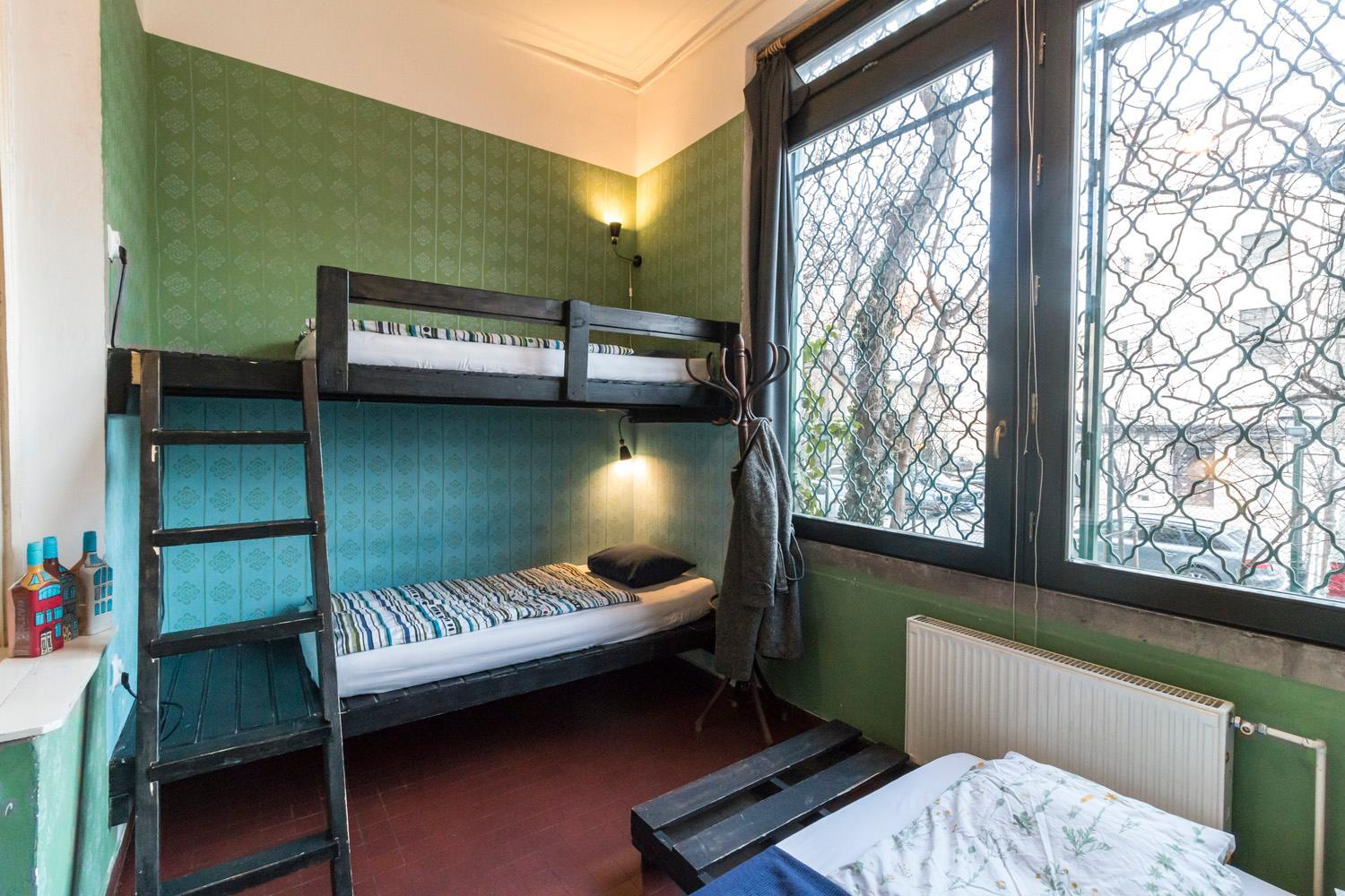 Baroque Hostel & Coworking
