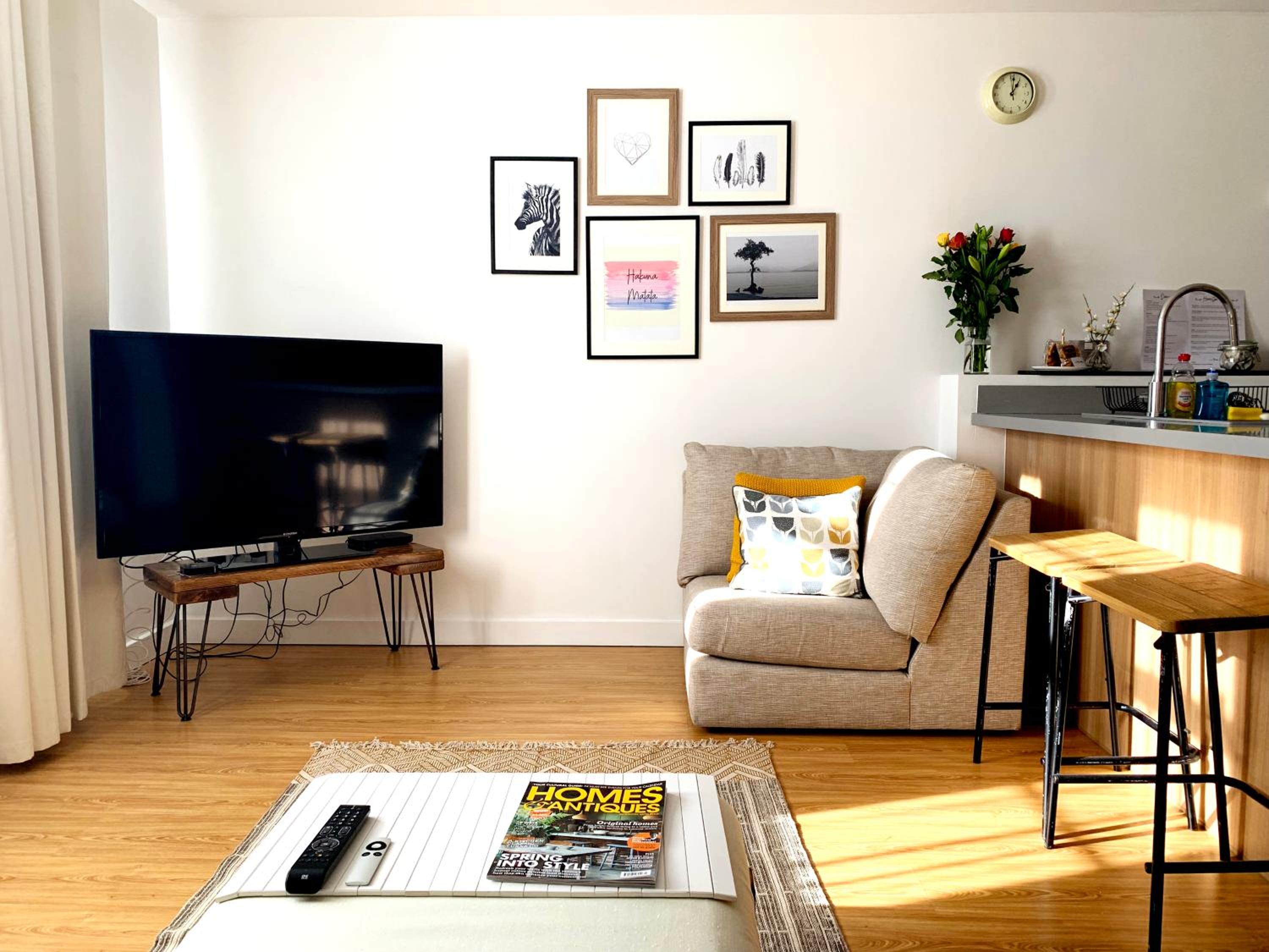 Home Crowd Luxury Apartments- Hamilton House view 3