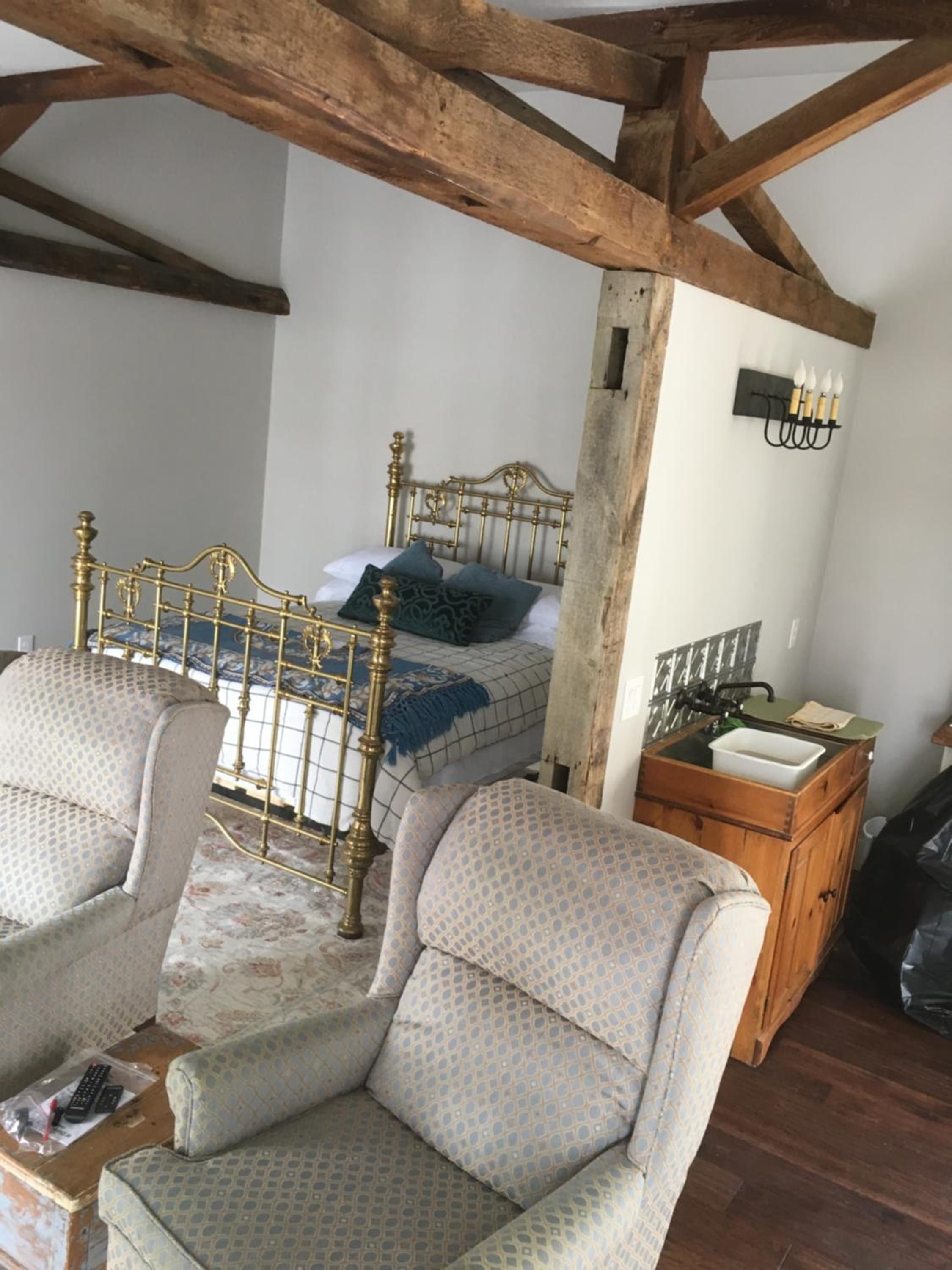 The Carriage House Flat - Downtown Paris Canada view 4