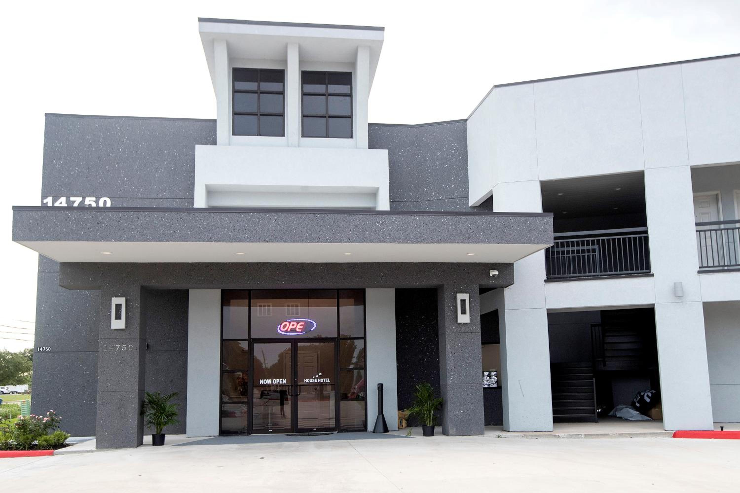 House Hotel
