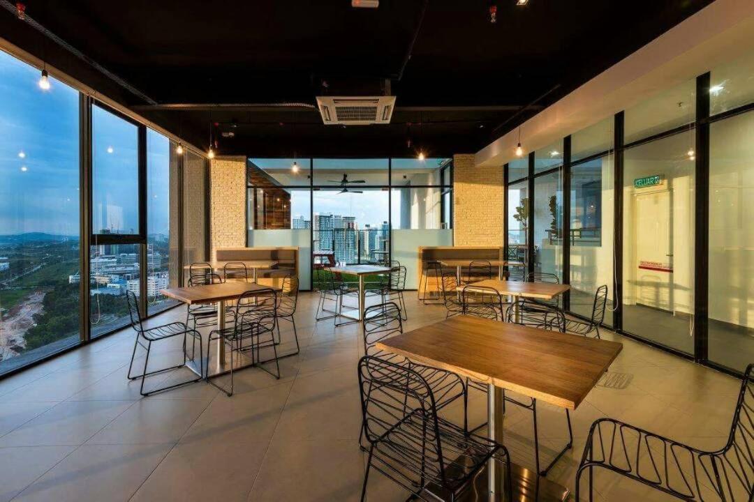 Hid SOHO at KANVAS WiFi Netflix KLIA view 3