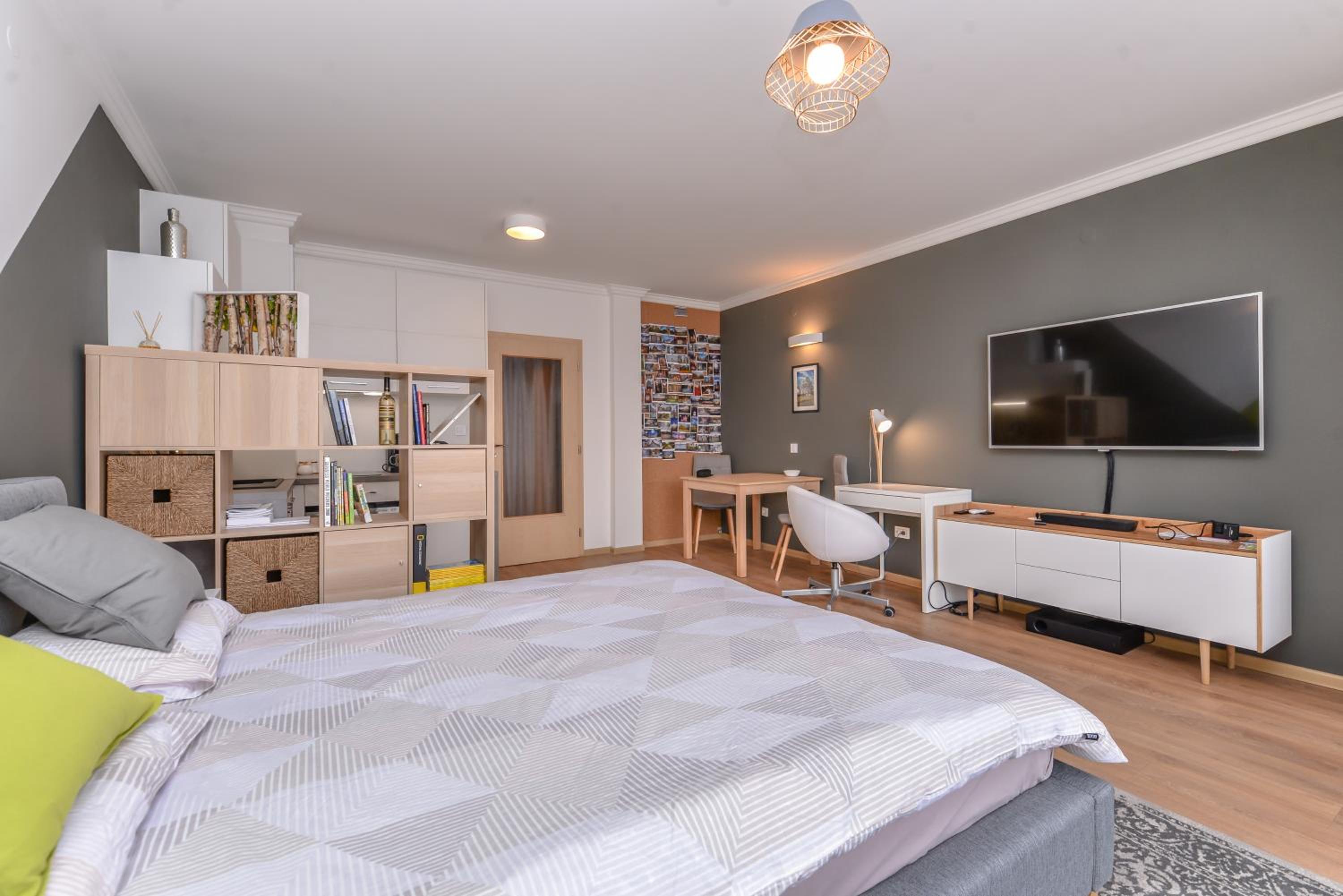The Spot - fully equipped, central, modern studio by Flat Mаnager