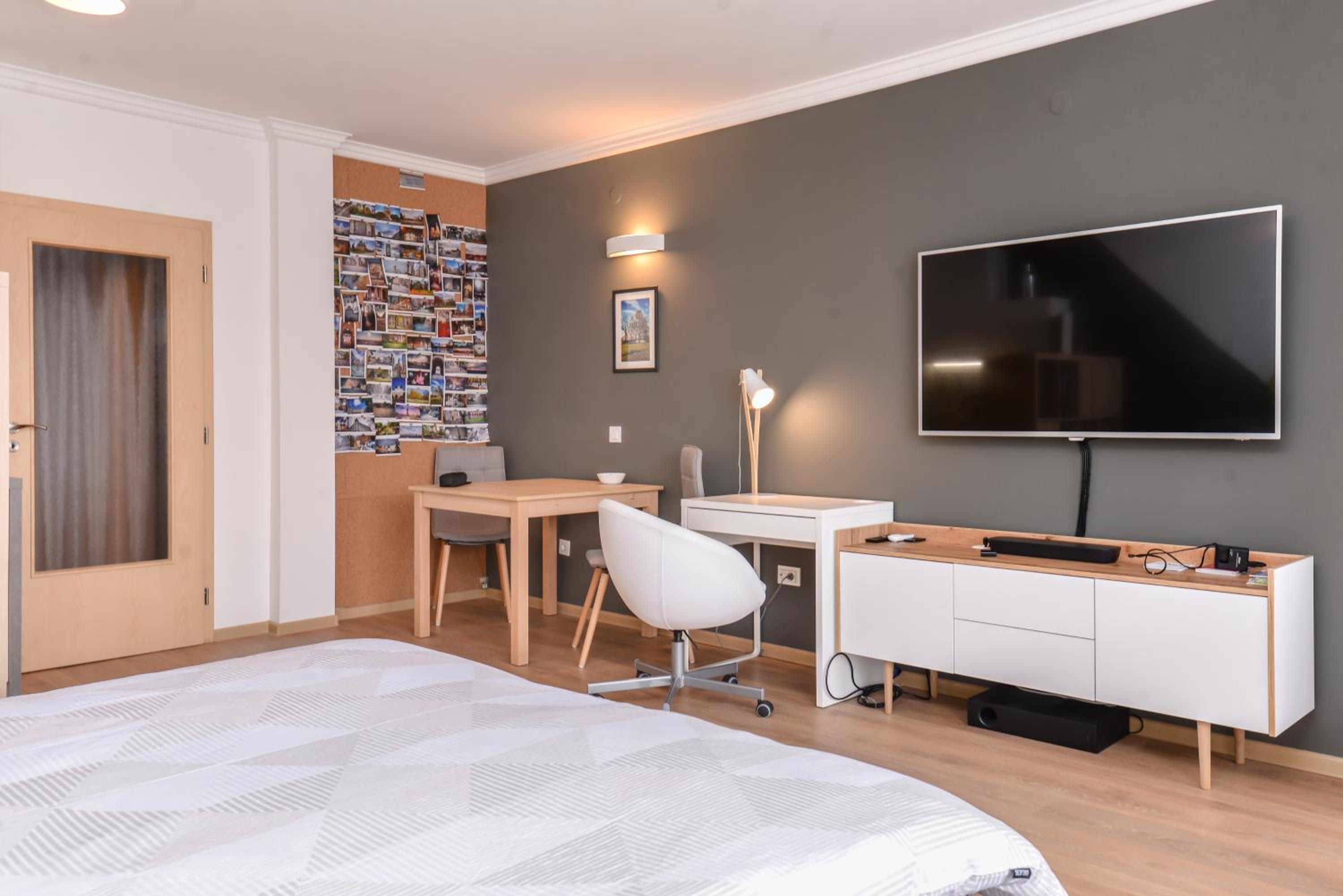 The Spot - fully equipped, central, modern studio by Flat Mаnager
