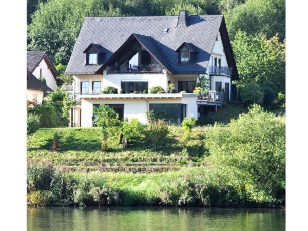 Ferienwohnung Moselufer Zell - Property Image 1