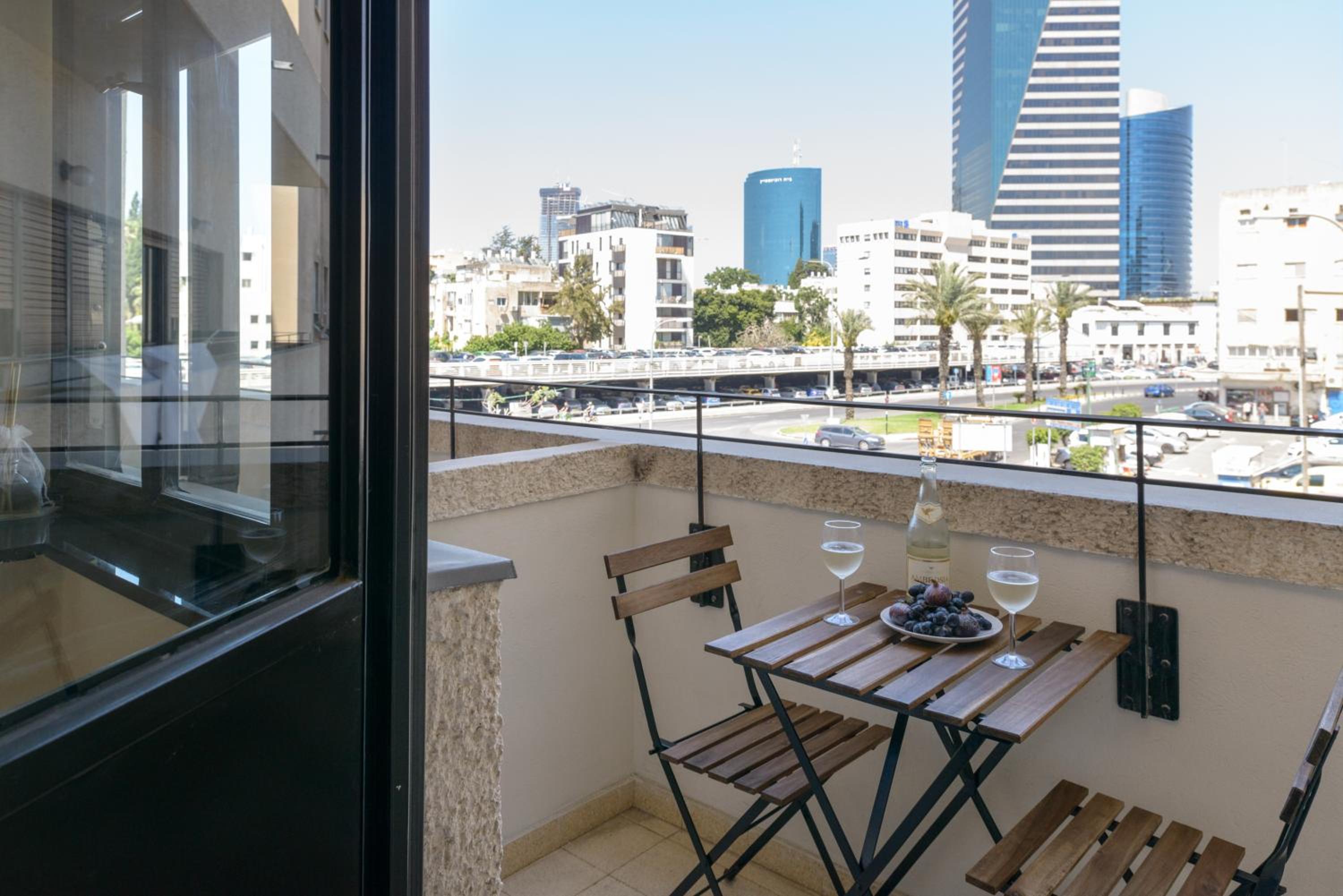 16 HaRakevet Street - By Beach Apartments TLV view 5