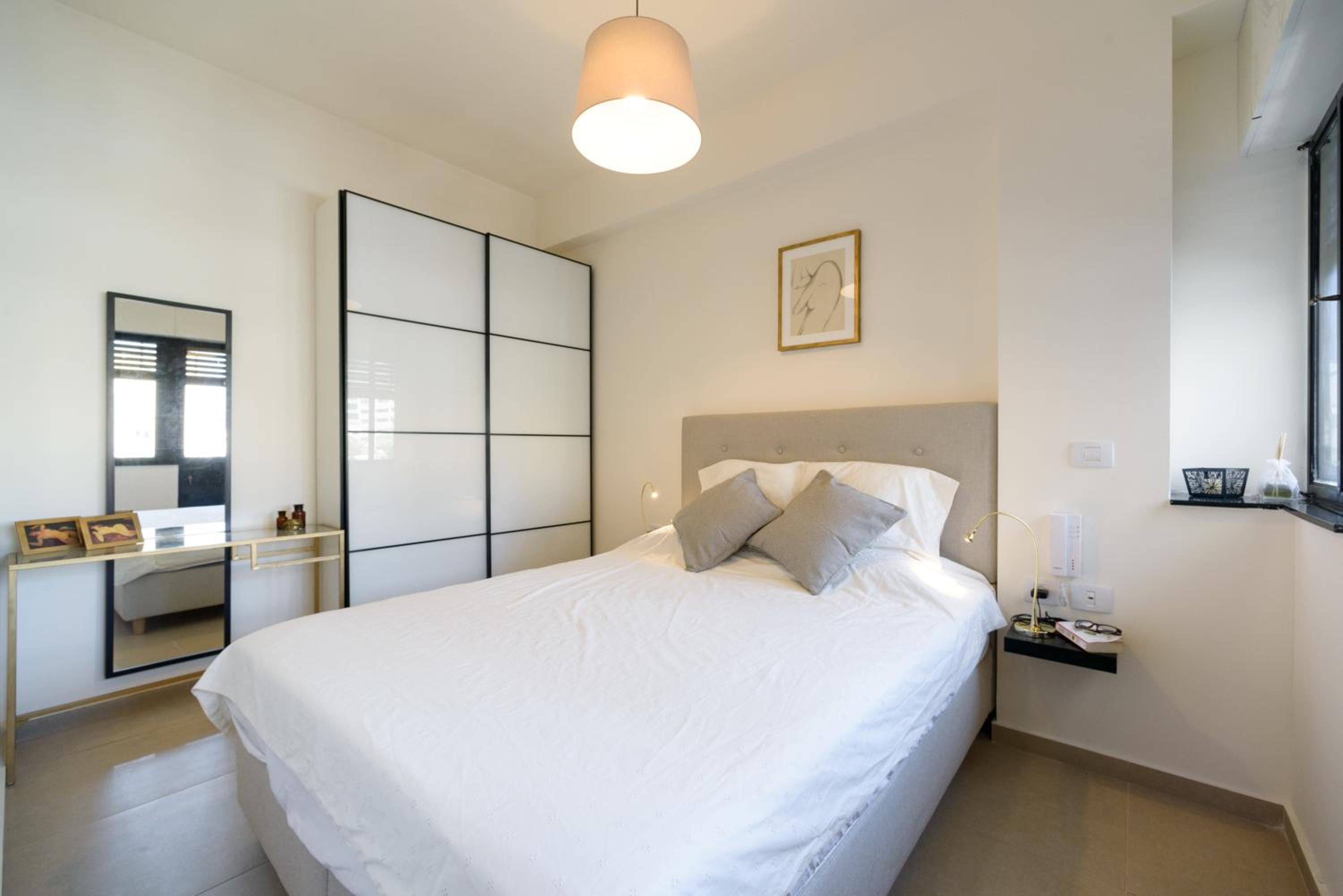 16 HaRakevet Street - By Beach Apartments TLV view 3