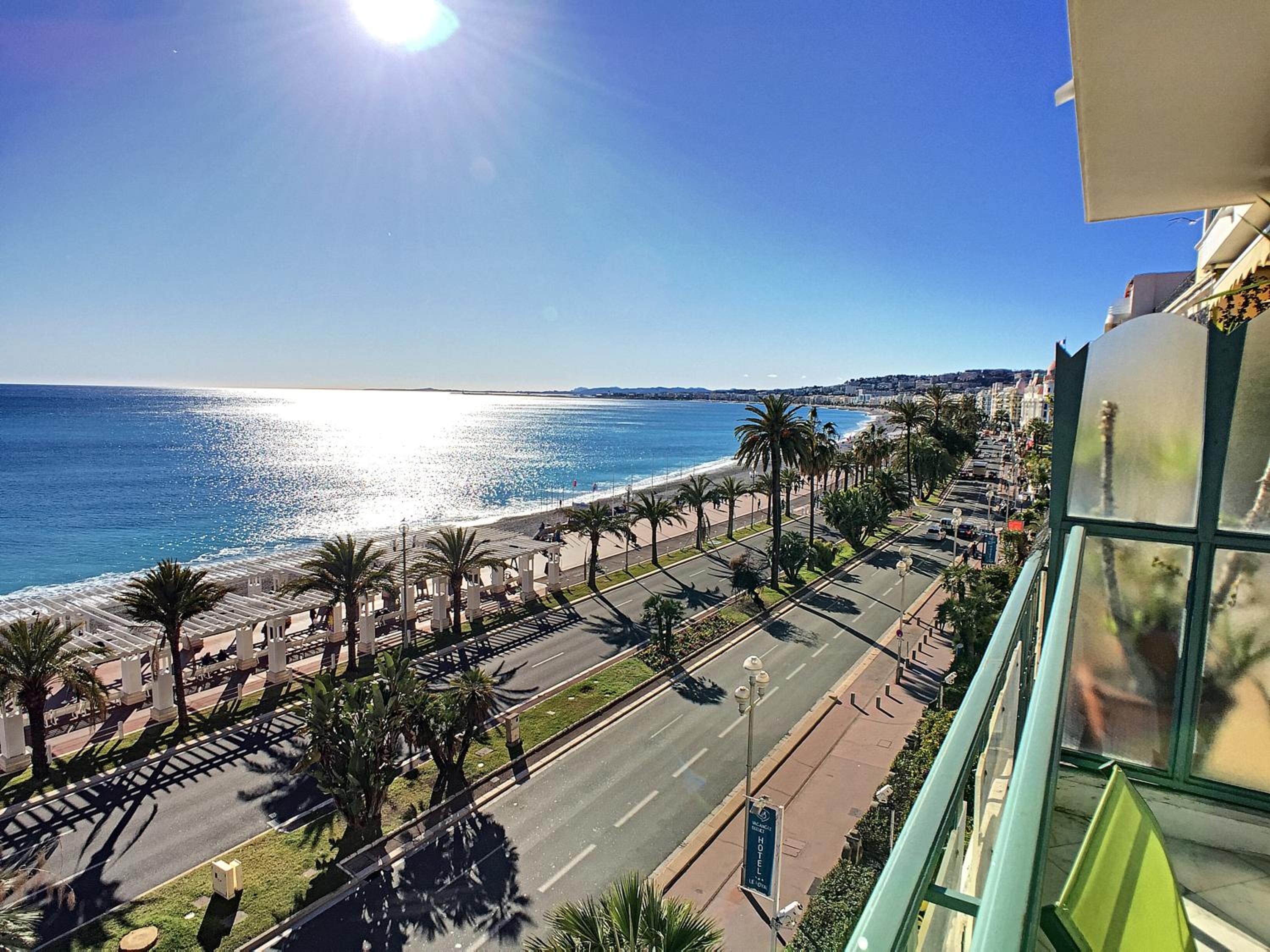 Nestor&Jeeves - PALAIS DE FRANCE - Central - Sea front