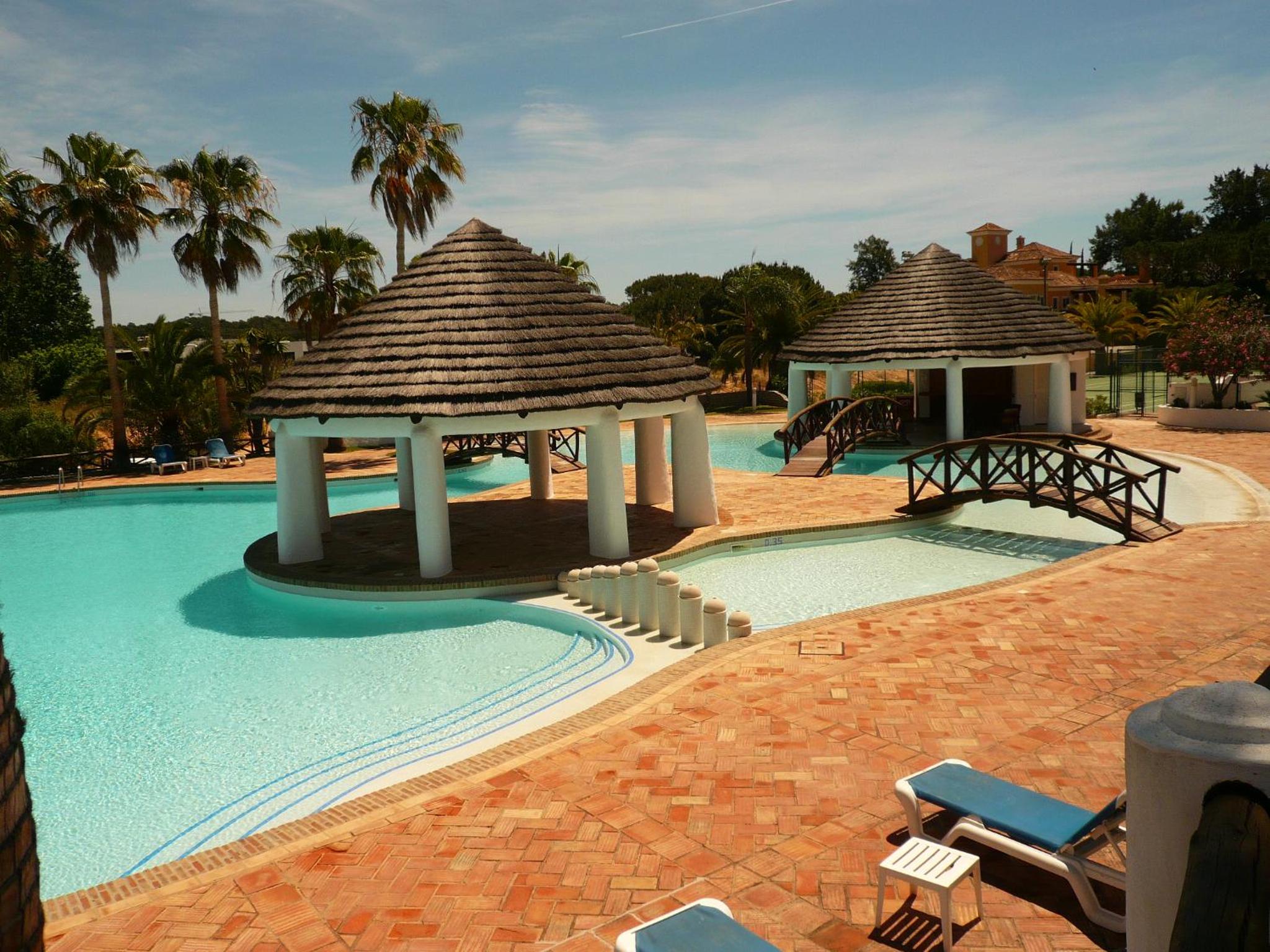 Luxury 2 Bedroom Apartment with Private Garden view 4