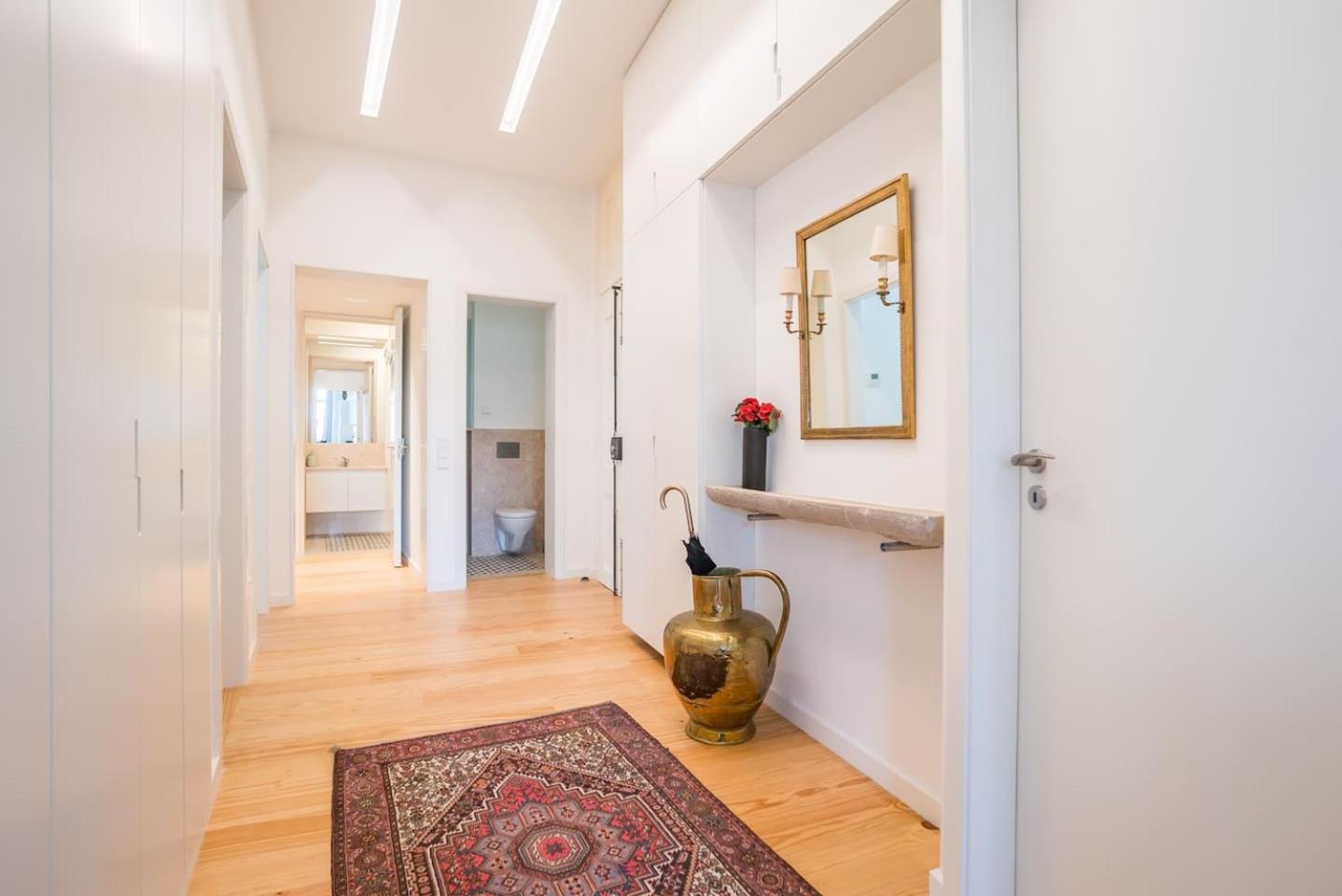 Spacious & Bright Apartment in Cais Sodre view 4