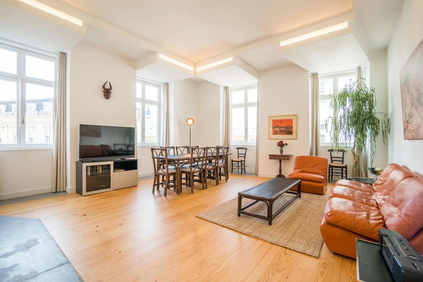 Spacious & Bright Apartment in Cais Sodre view 5