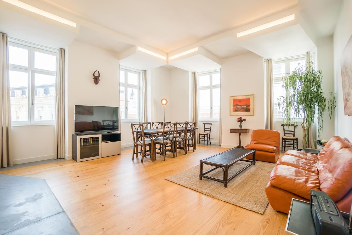 Spacious & Bright Apartment in Cais Sodre view 3