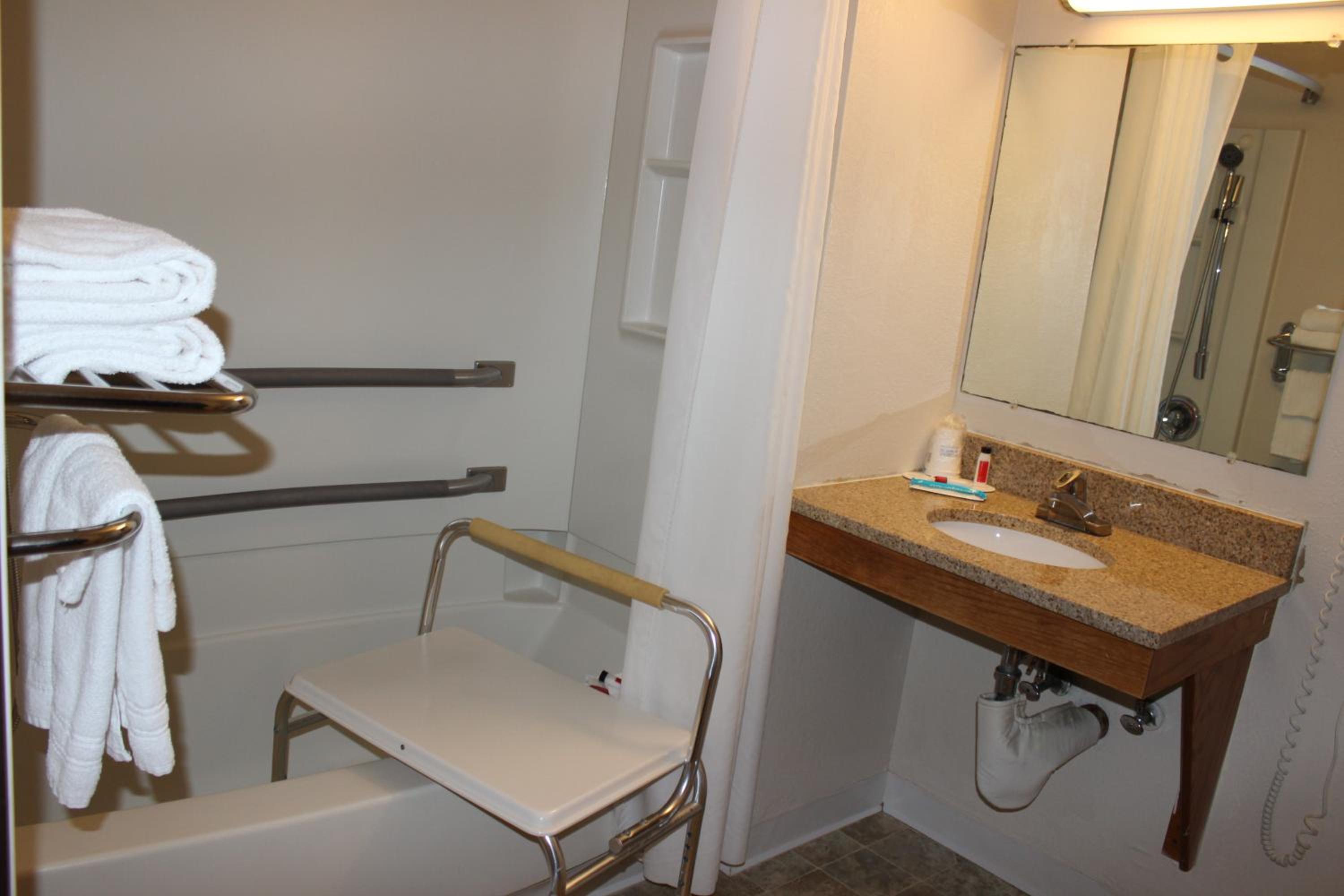 Super 8 by Wyndham East Stroudsburg - Poconos