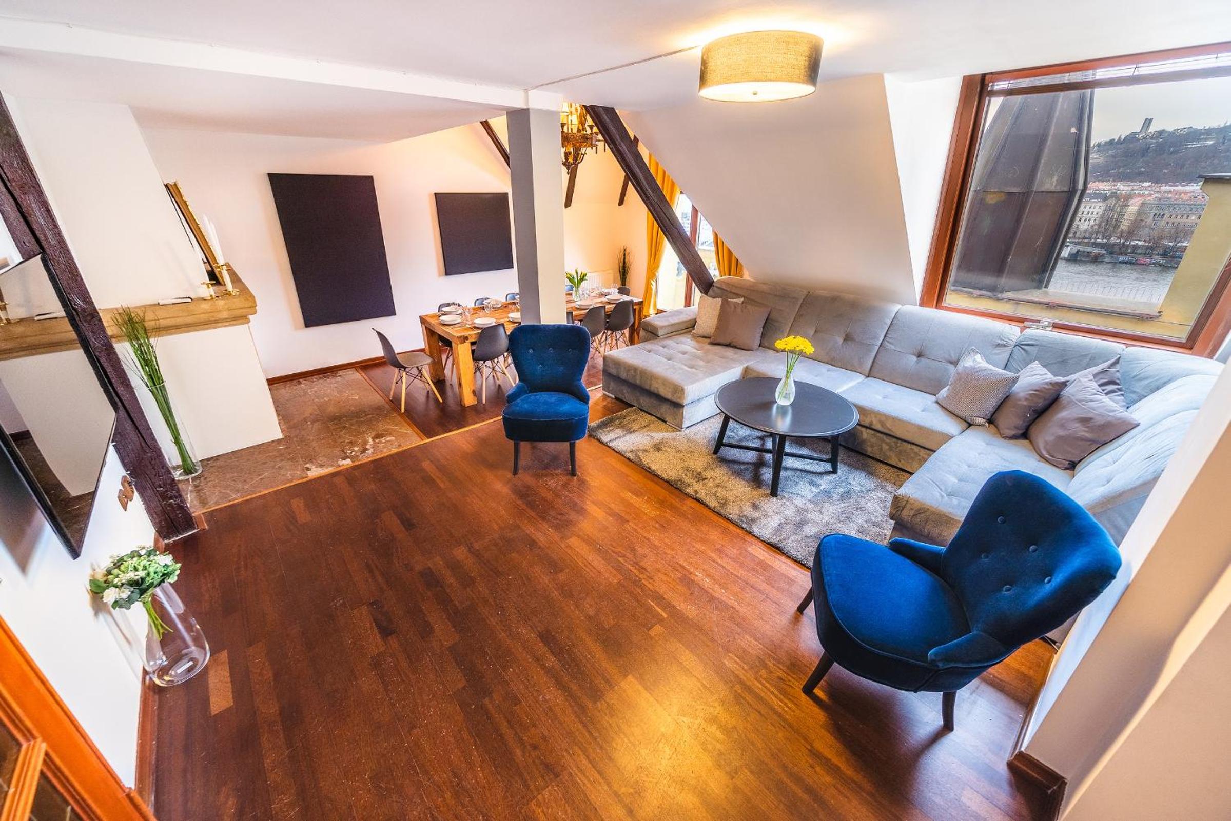 5BR 2BATH Masarykovo nábřeží apartment