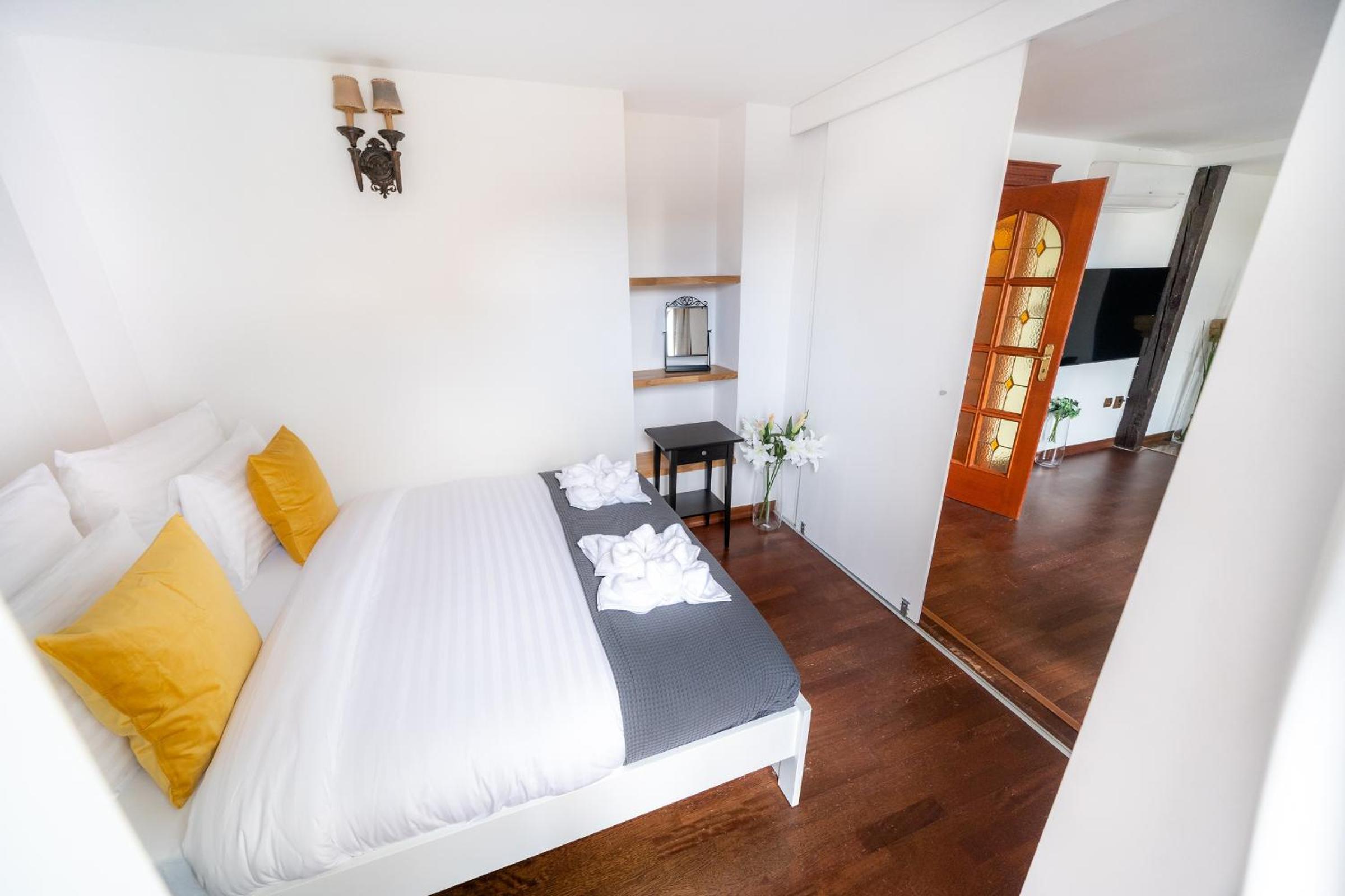 5BR 2BATH Masarykovo nábřeží apartment