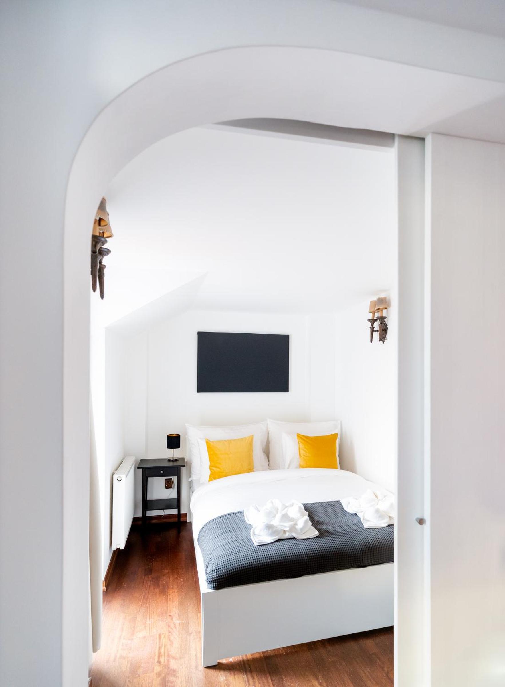 5BR 2BATH Masarykovo nábřeží apartment