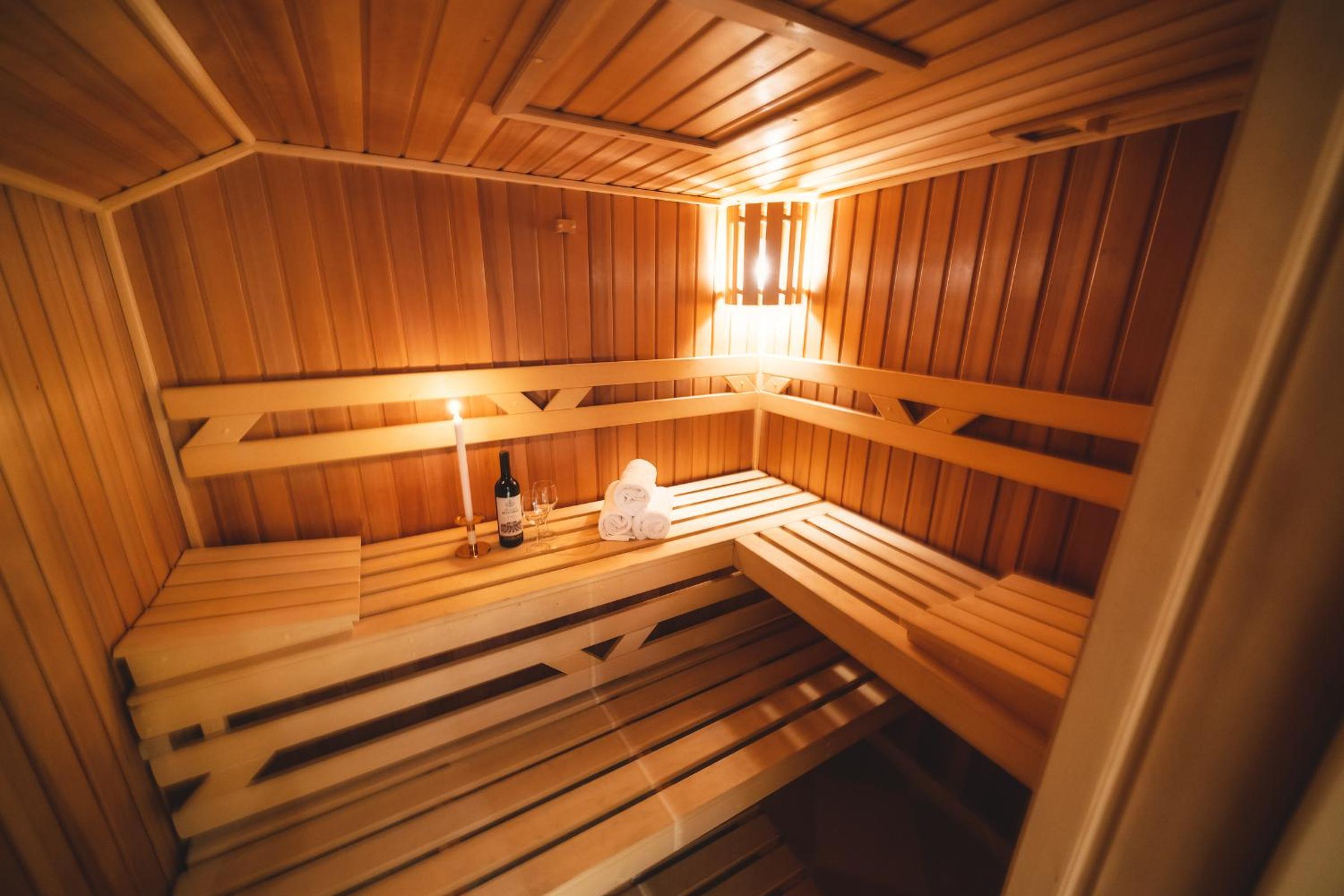 5BR 2BATH Masarykovo nábřeží apartment