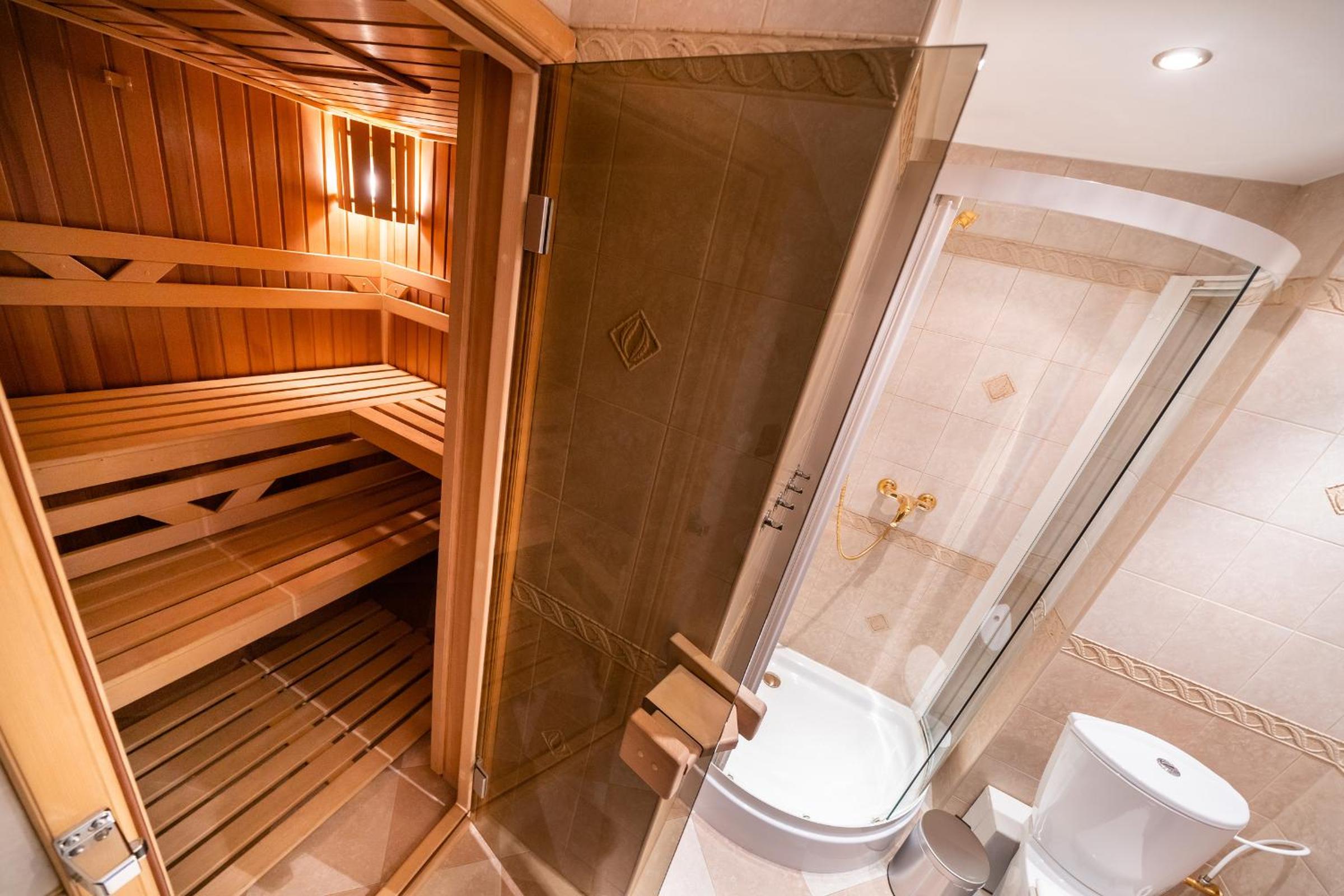 5BR 2BATH Masarykovo nábřeží apartment