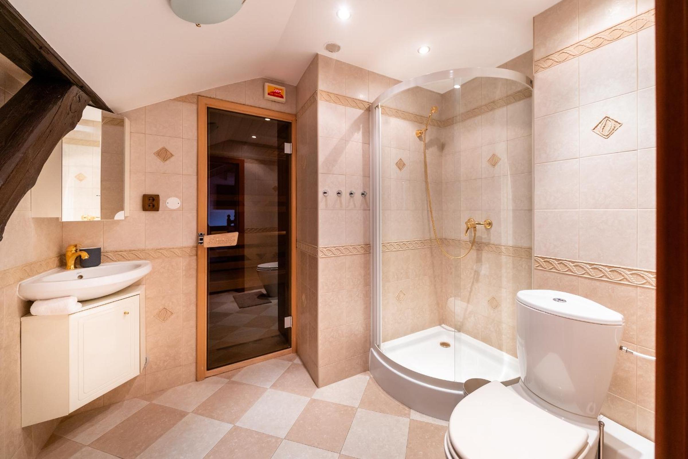 5BR 2BATH Masarykovo nábřeží apartment