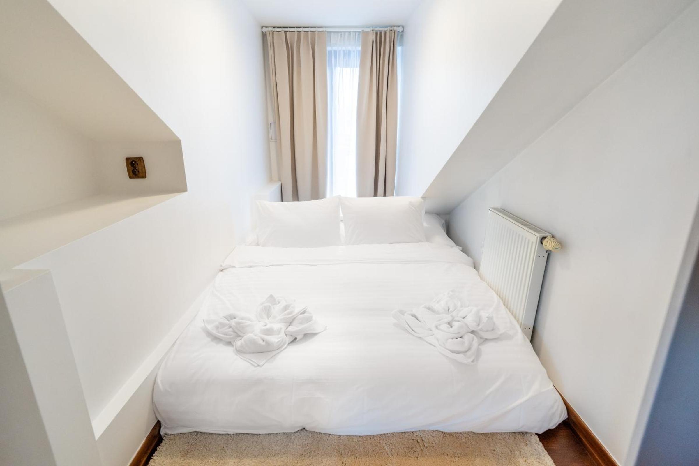 5BR 2BATH Masarykovo nábřeží apartment