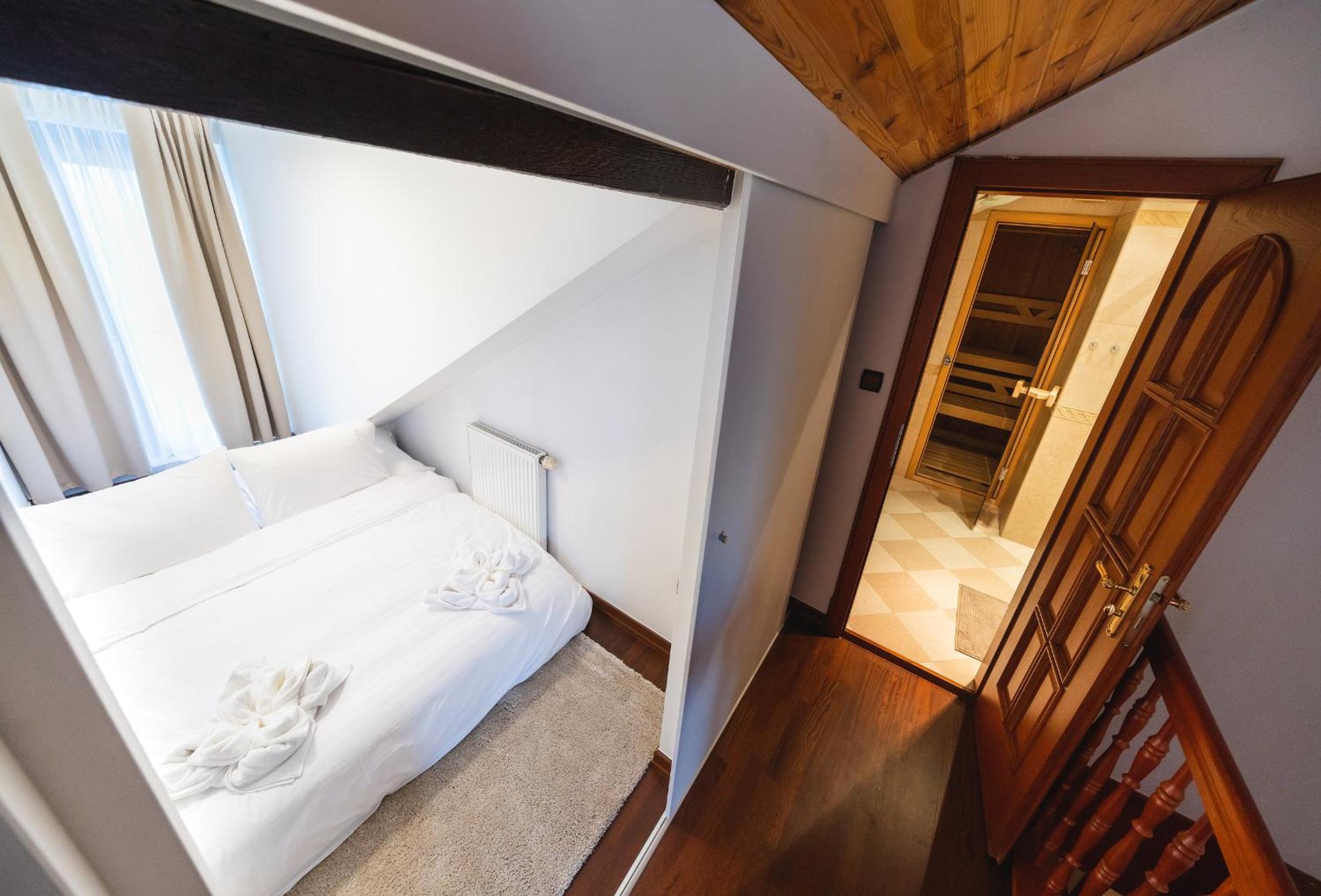 5BR 2BATH Masarykovo nábřeží apartment