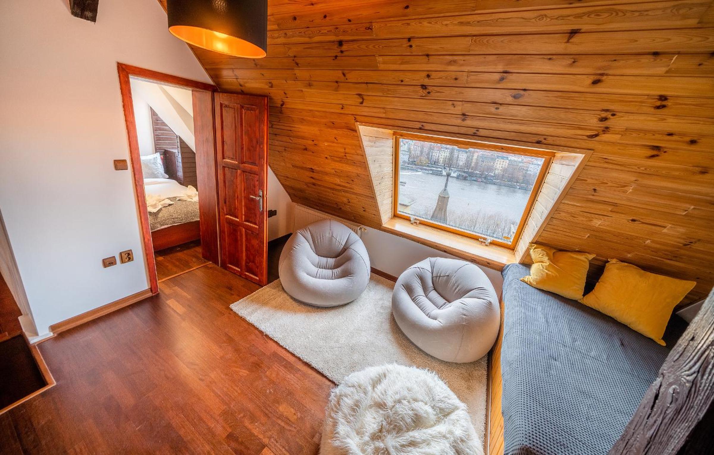 5BR 2BATH Masarykovo nábřeží apartment