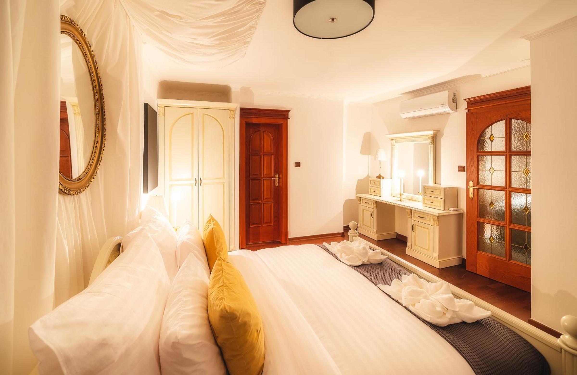 5BR 2BATH Masarykovo nábřeží apartment