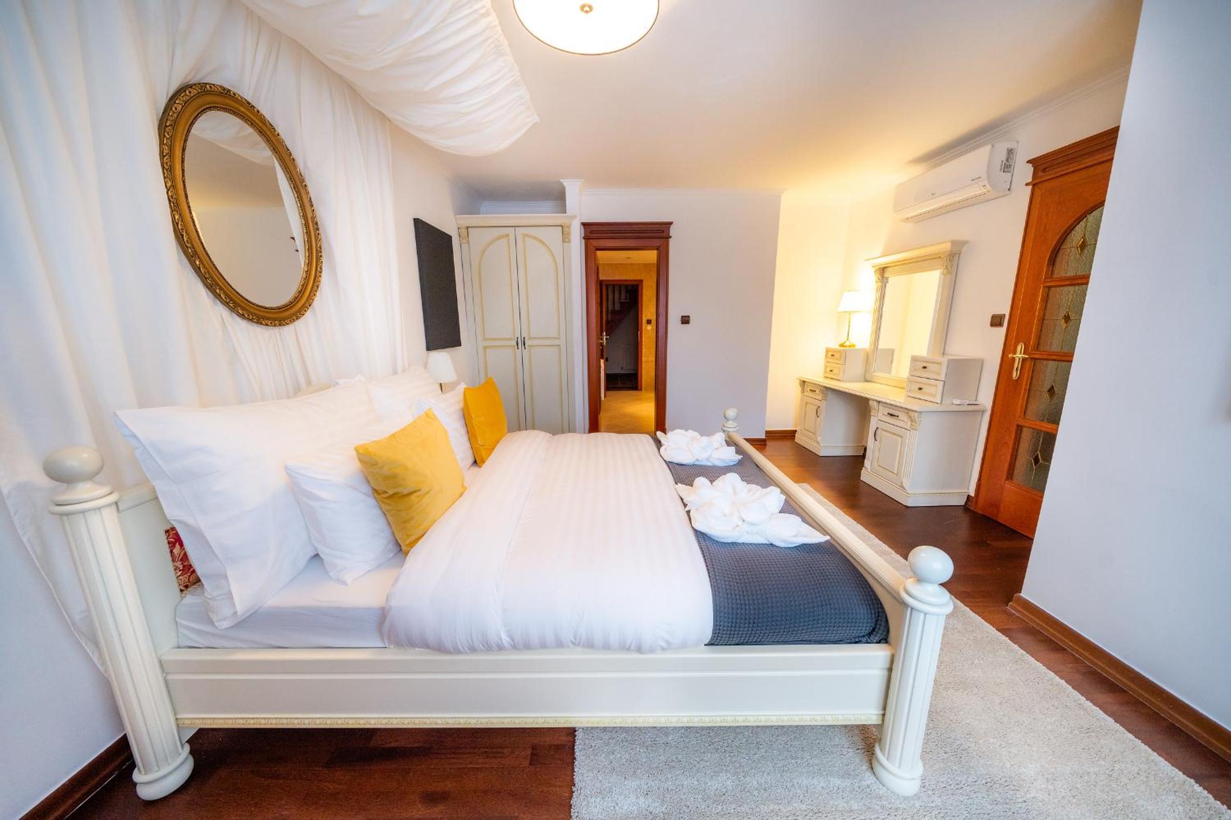 5BR 2BATH Masarykovo nábřeží apartment