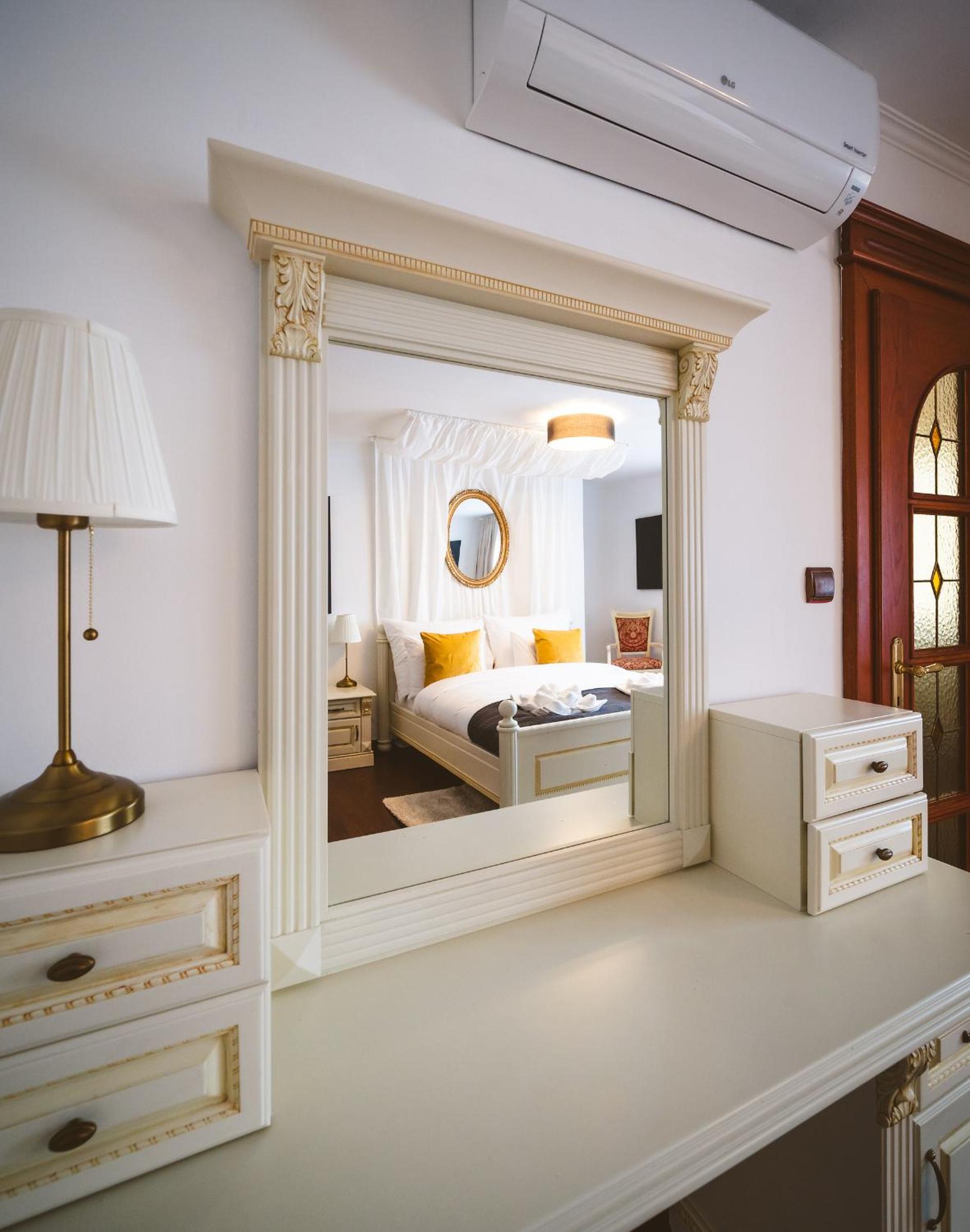5BR 2BATH Masarykovo nábřeží apartment