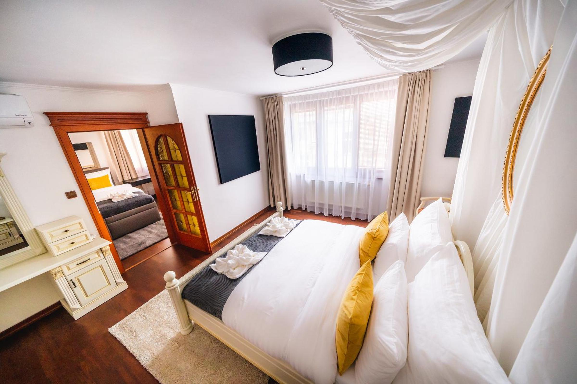 5BR 2BATH Masarykovo nábřeží apartment