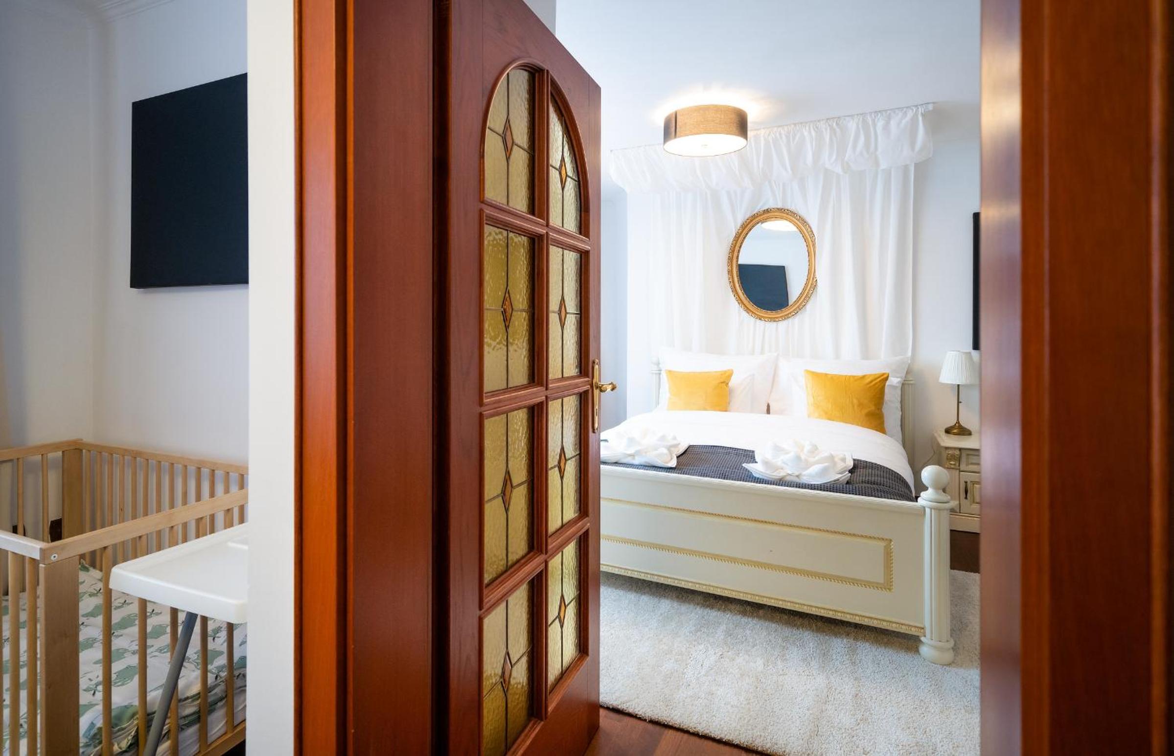 5BR 2BATH Masarykovo nábřeží apartment