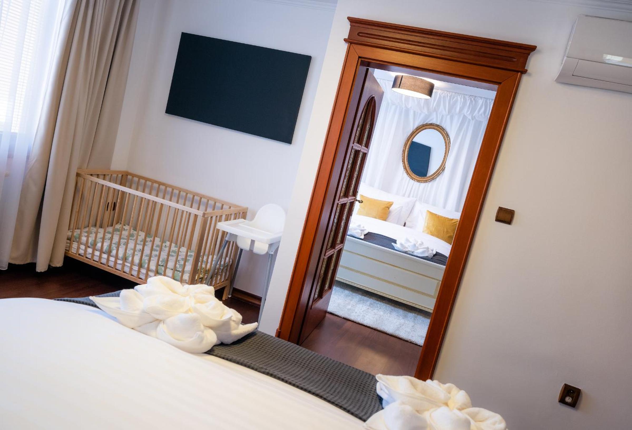 5BR 2BATH Masarykovo nábřeží apartment