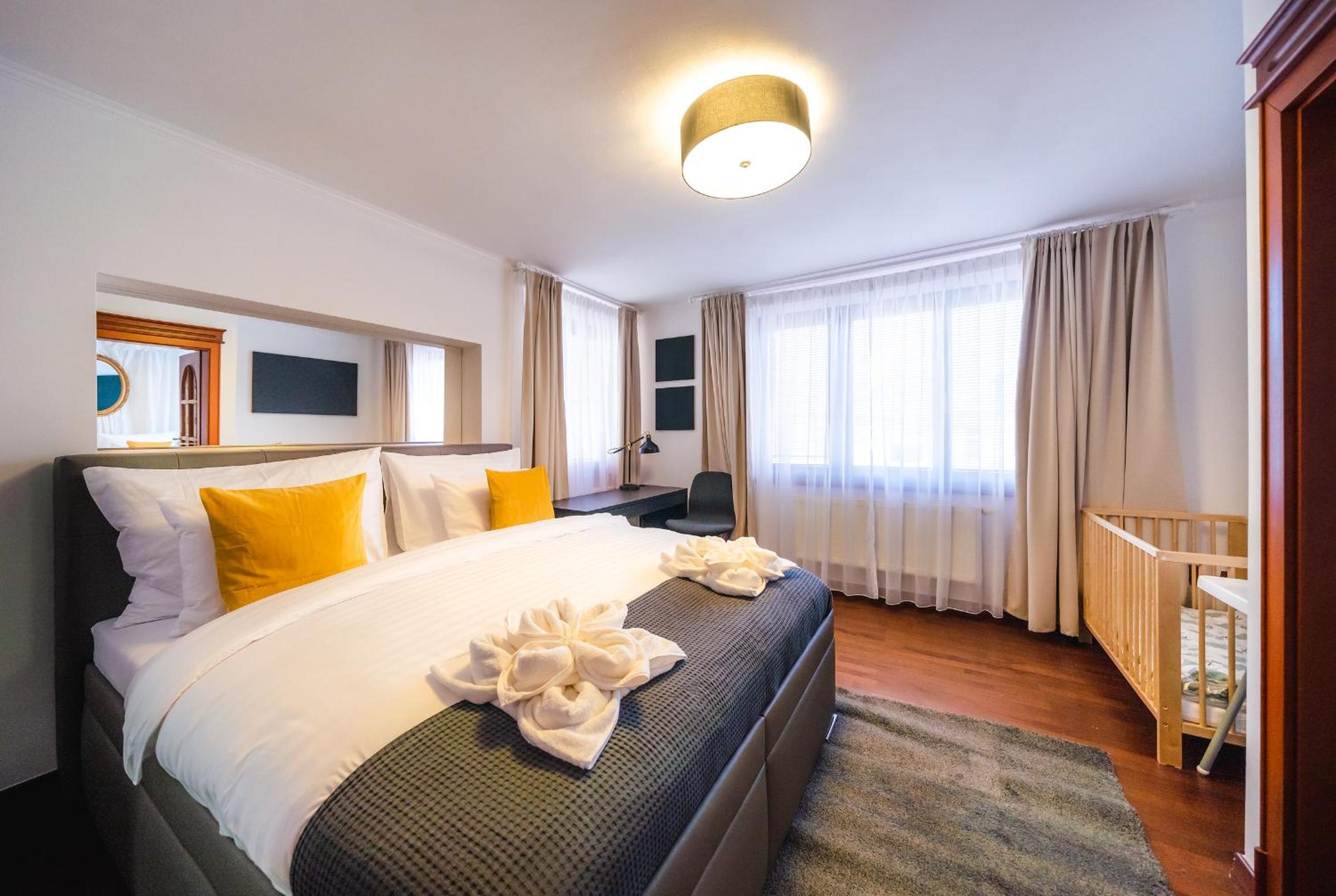 5BR 2BATH Masarykovo nábřeží apartment