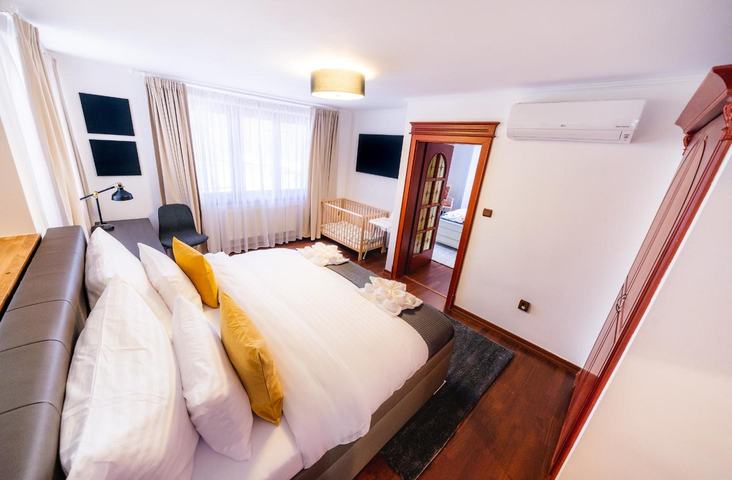 5BR 2BATH Masarykovo nábřeží apartment