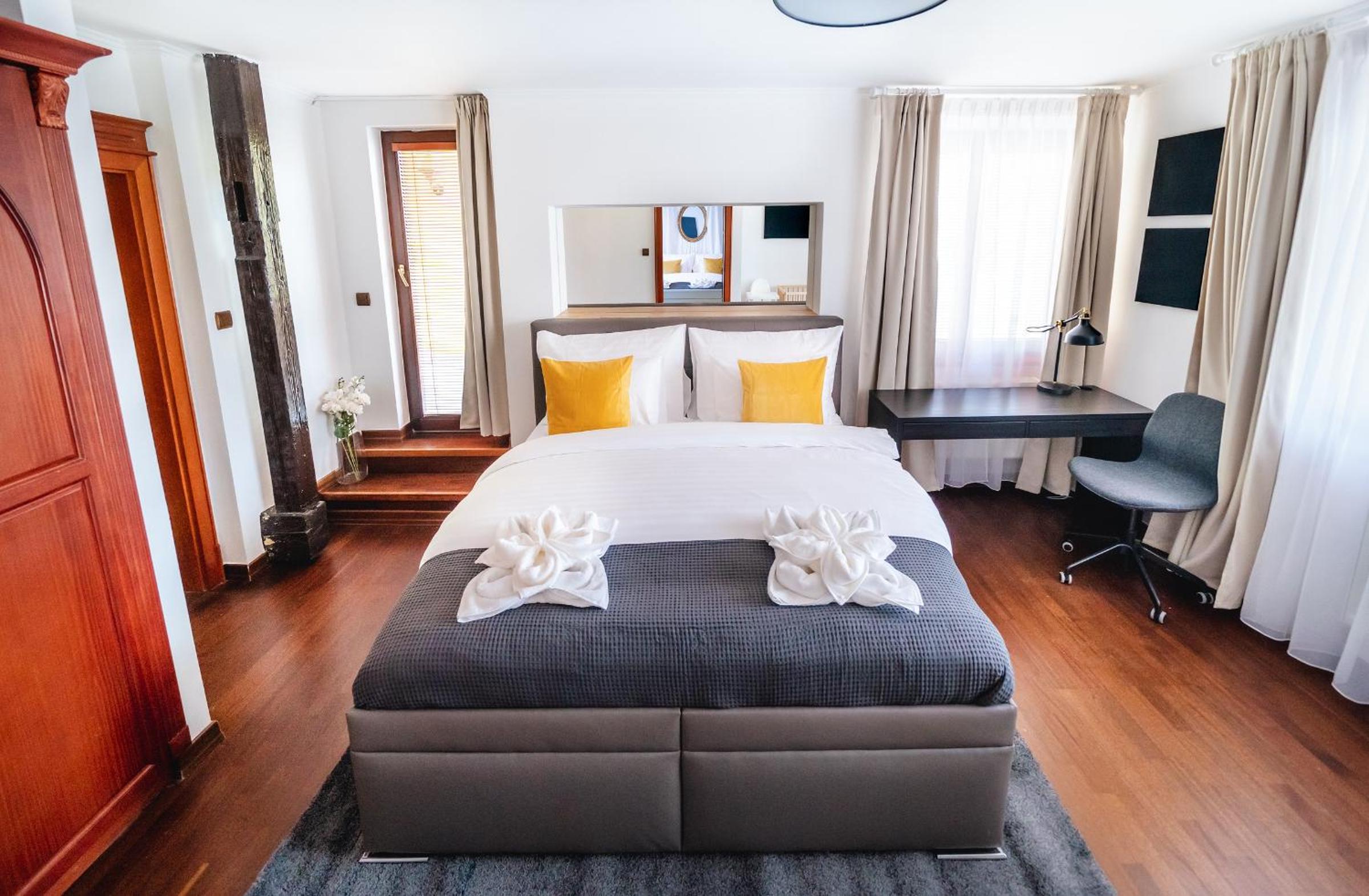 5BR 2BATH Masarykovo nábřeží apartment