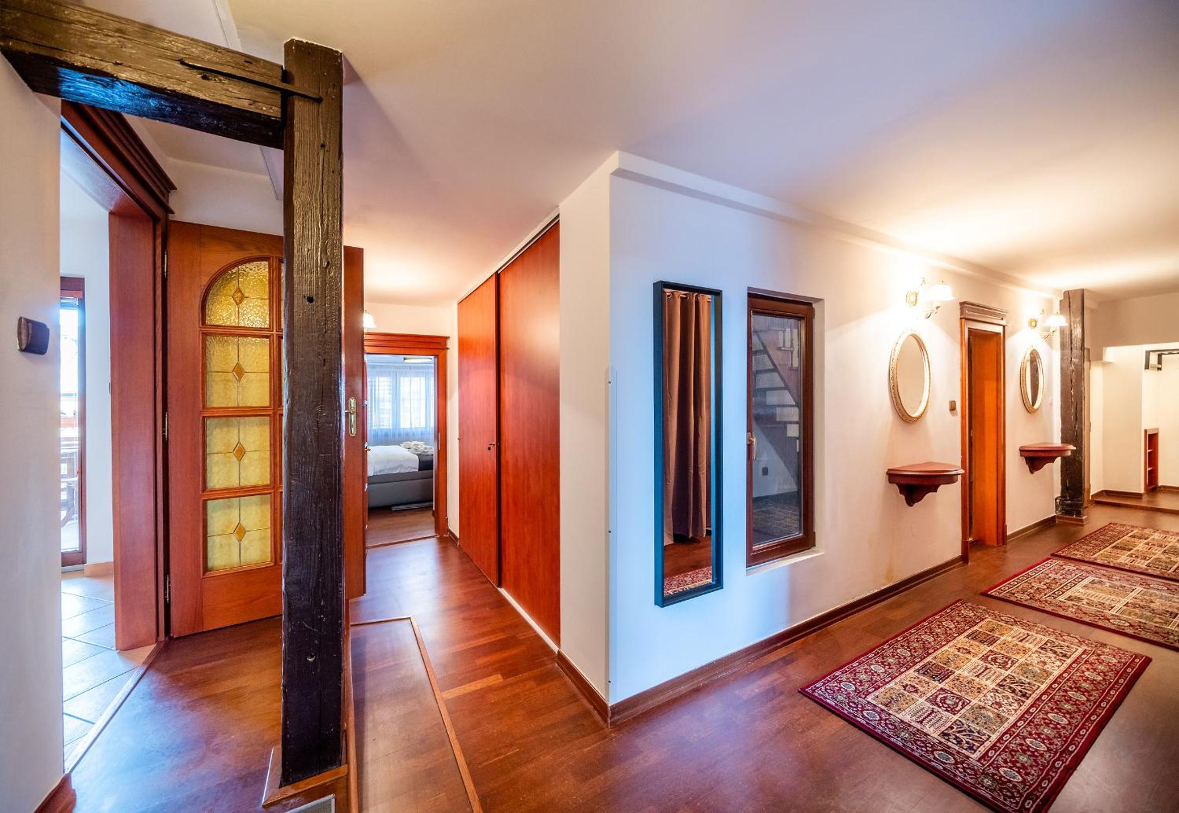 5BR 2BATH Masarykovo nábřeží apartment