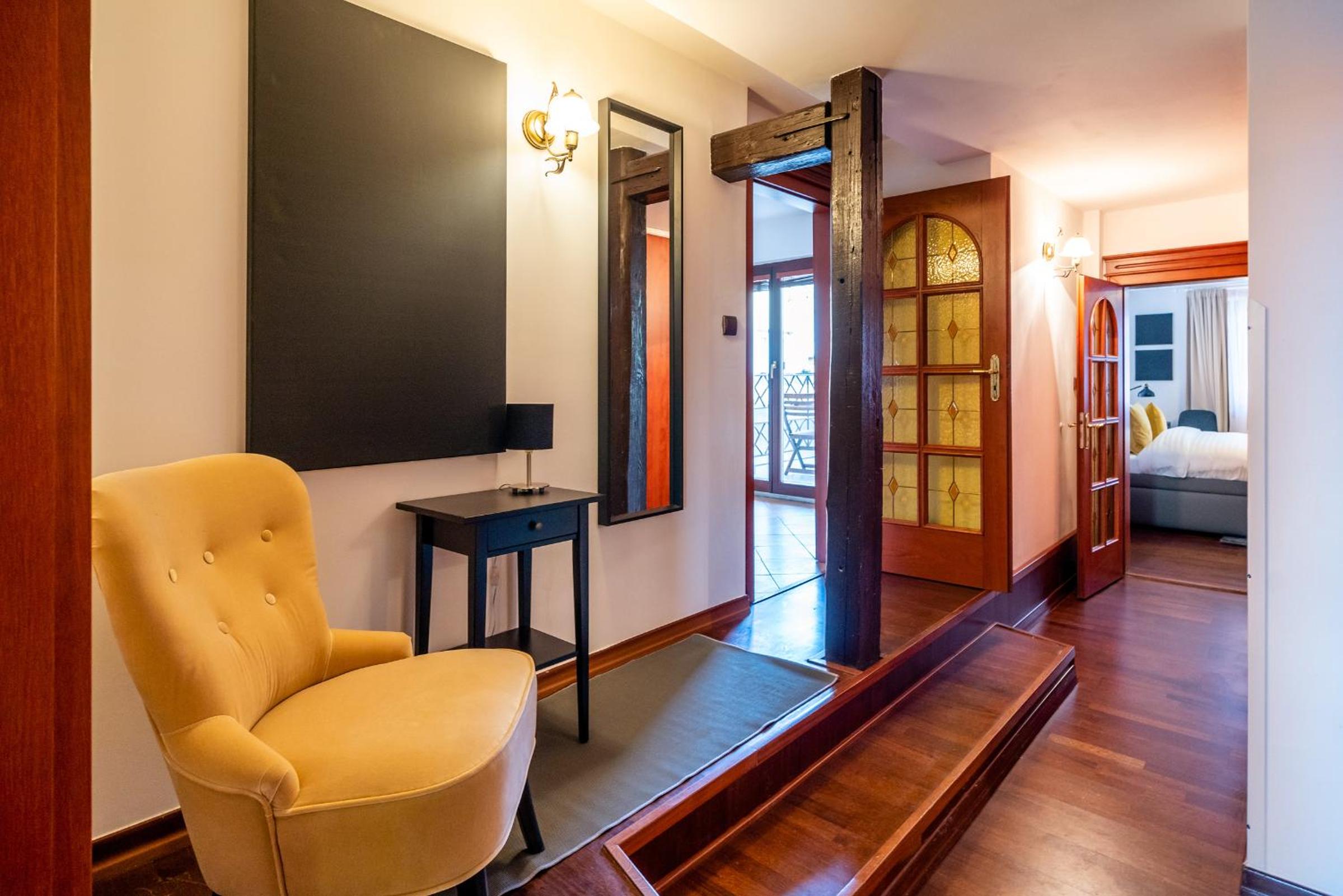 5BR 2BATH Masarykovo nábřeží apartment
