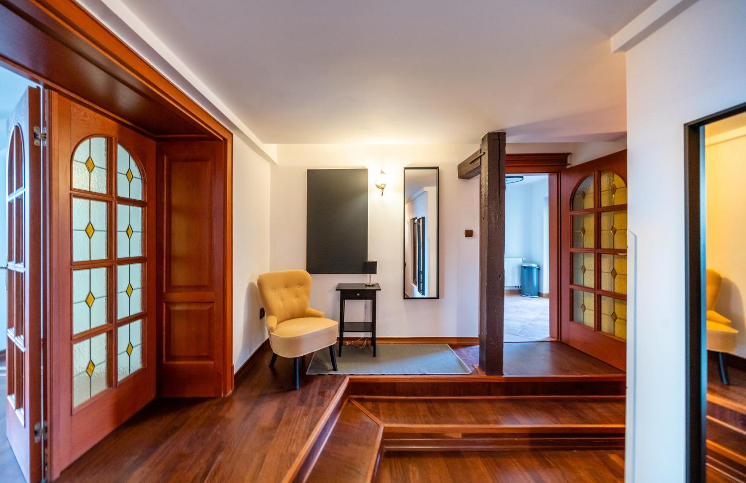 5BR 2BATH Masarykovo nábřeží apartment
