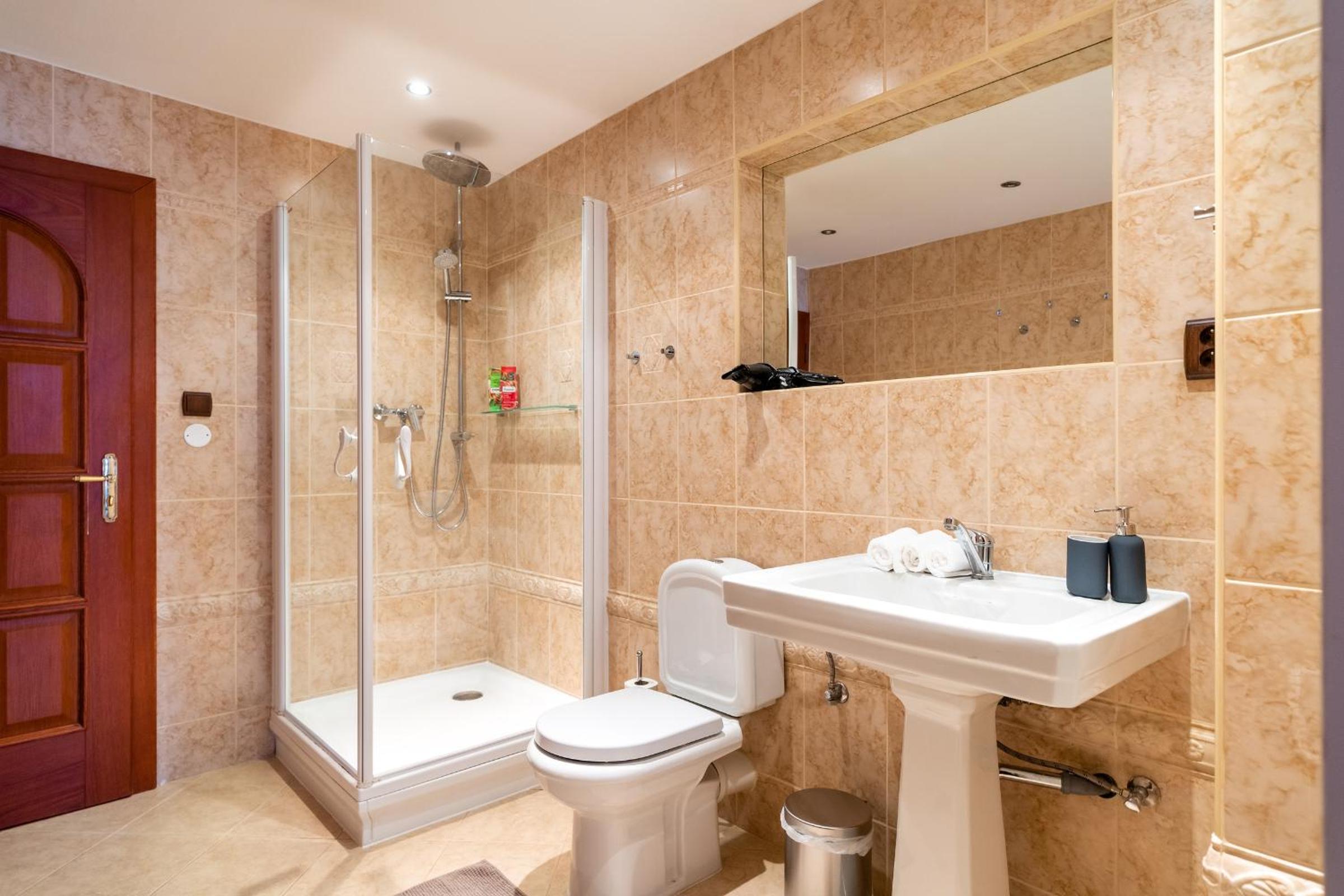 5BR 2BATH Masarykovo nábřeží apartment