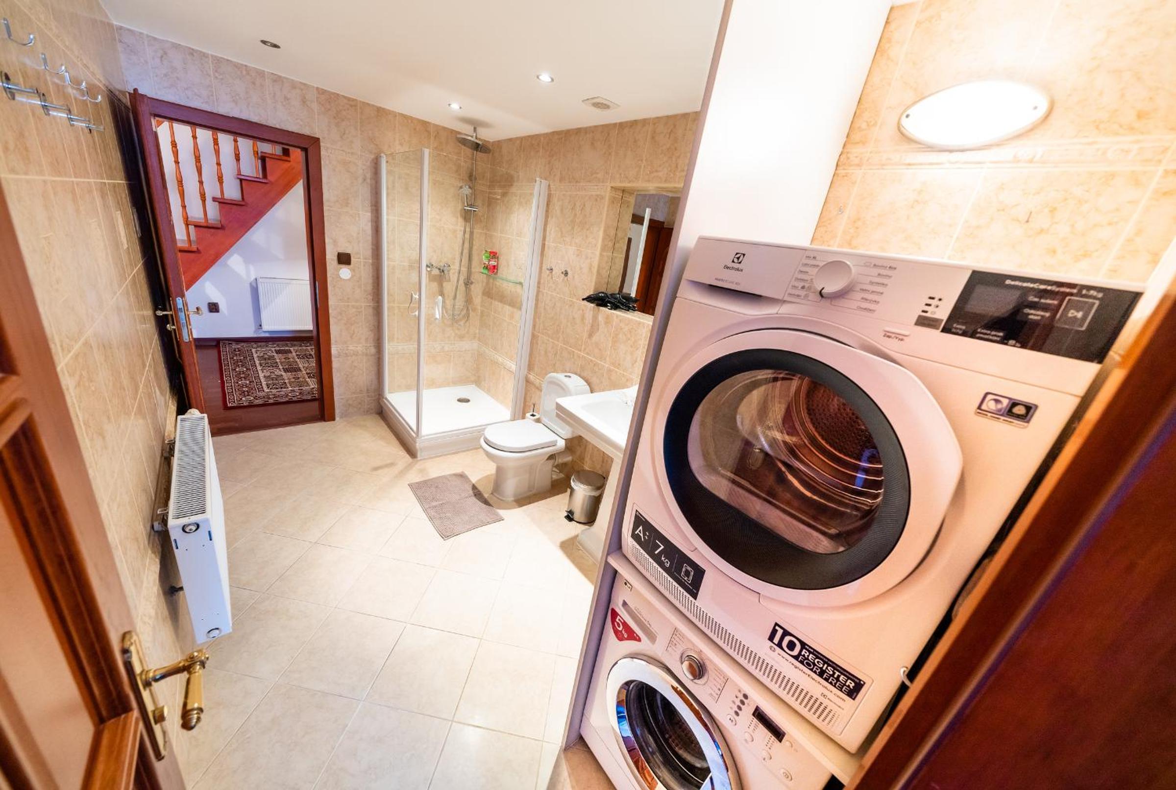 5BR 2BATH Masarykovo nábřeží apartment