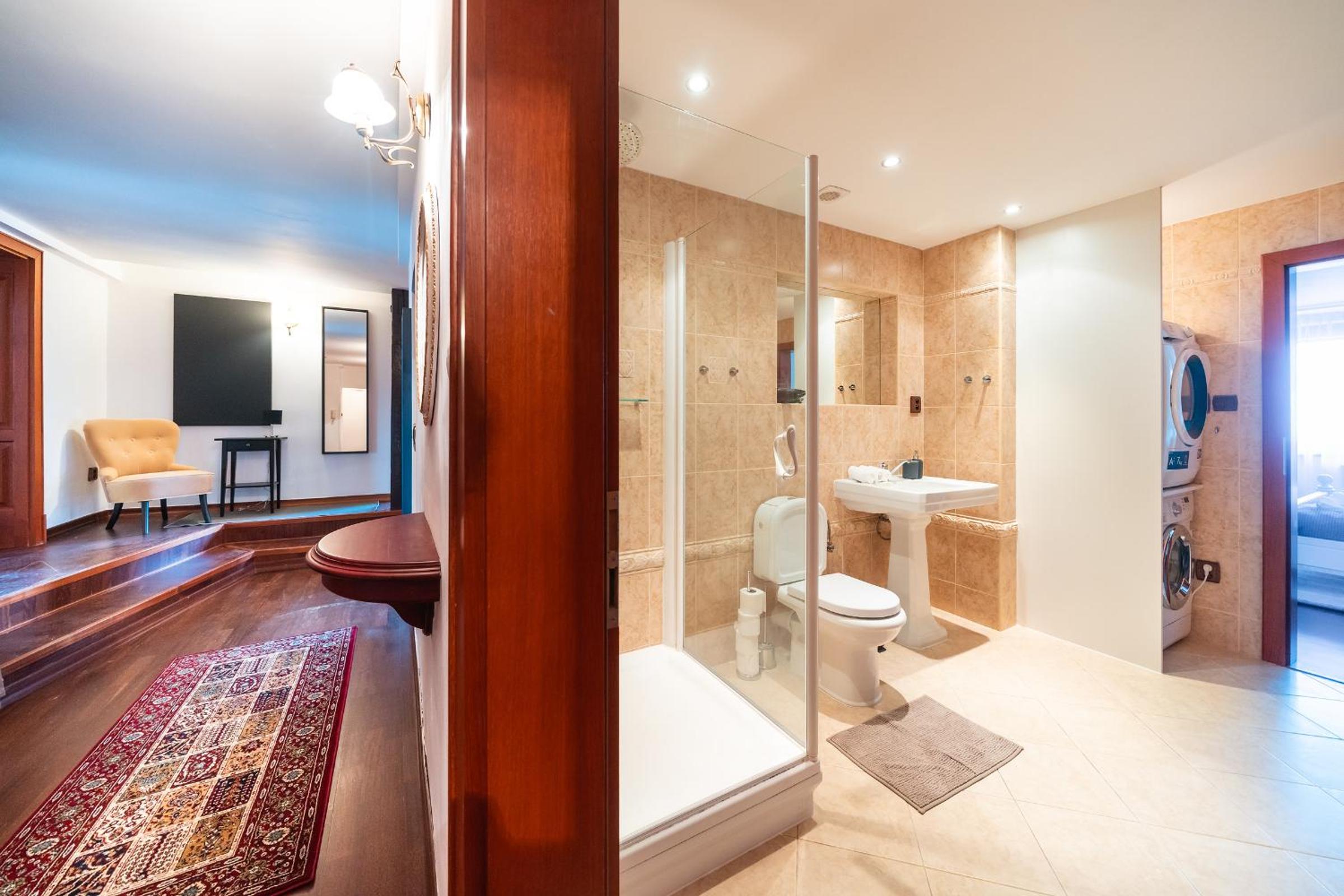 5BR 2BATH Masarykovo nábřeží apartment