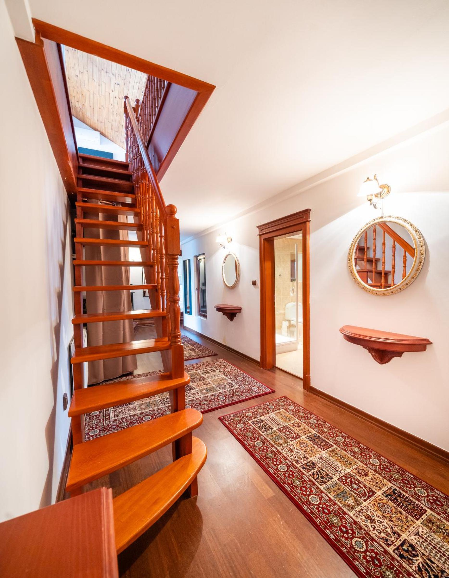 5BR 2BATH Masarykovo nábřeží apartment