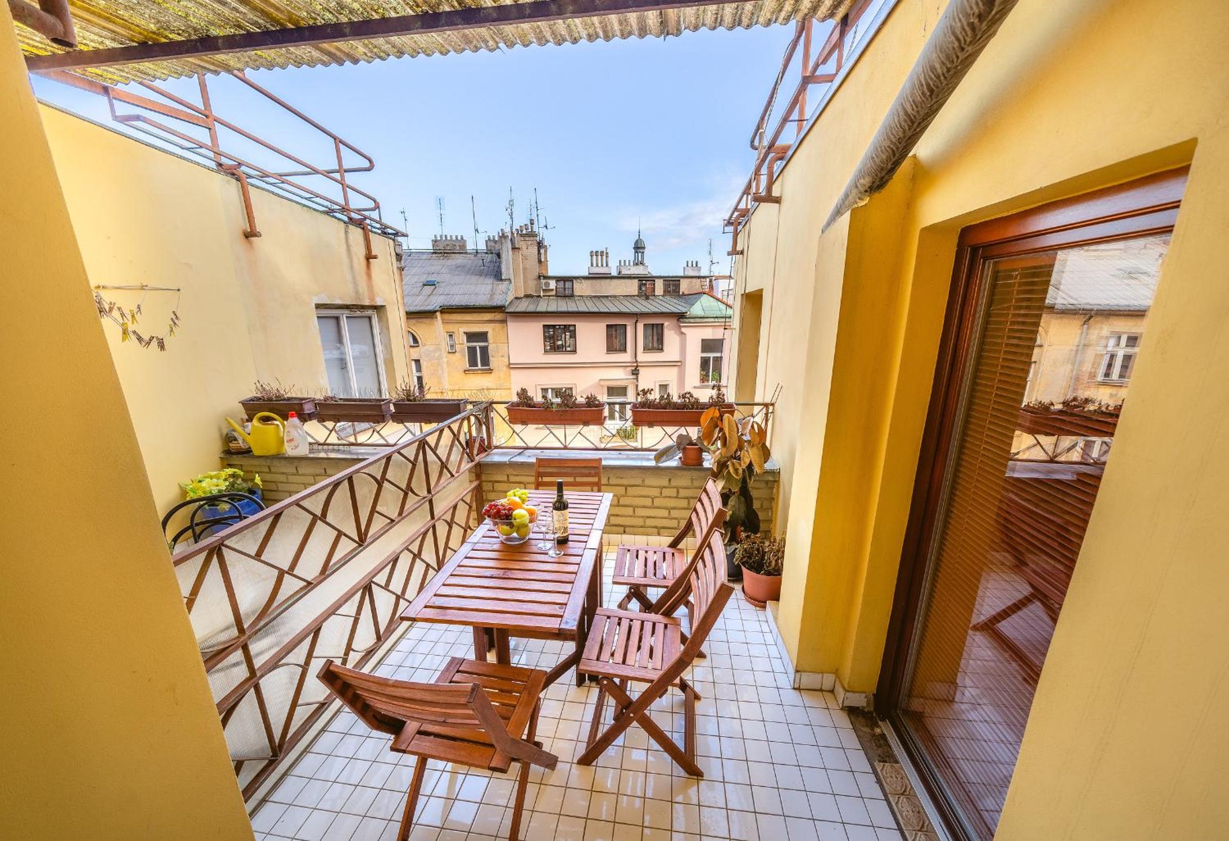 5BR 2BATH Masarykovo nábřeží apartment
